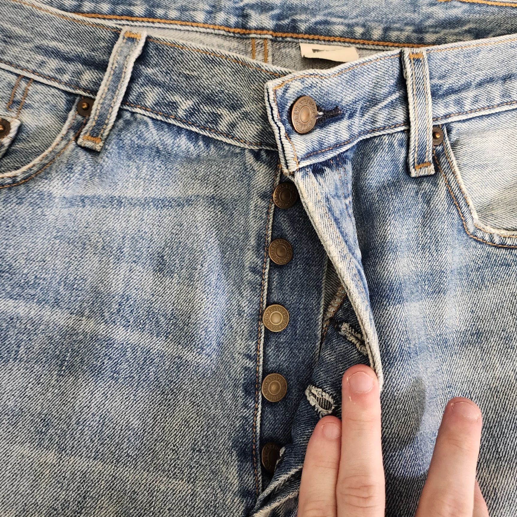 Levi's VINTAGE Levi's 501 Jeans Men 38x32 Distressed Blue Fade Whiskering 00501-2645 WPL 423 Size ONE SIZE - 6 Thumbnail