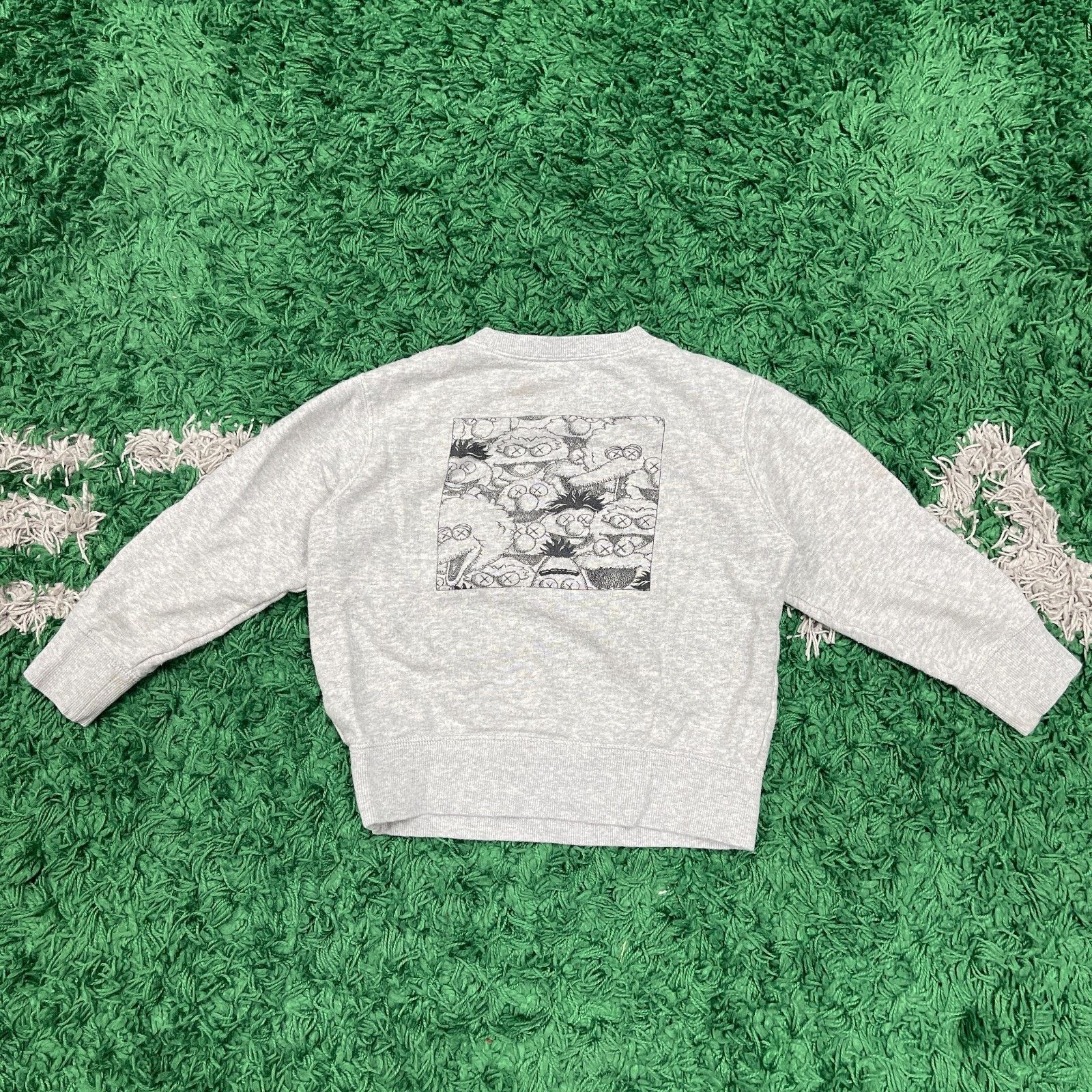 Uniqlo FW18 KAWS x Uniqlo x Sesame Street XX Sweater size 6/7 Kids Size US XXS / EU 40 - 5 Thumbnail