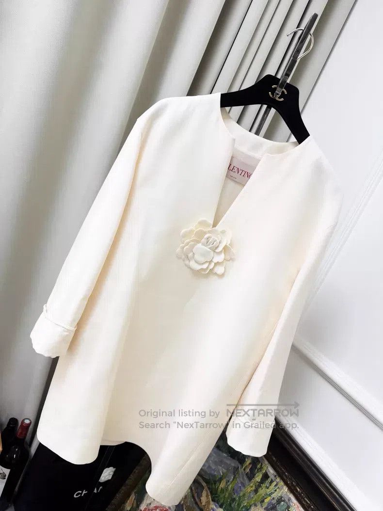 Valentino Valentino Hand-sewn three-dimensional flower embellished s Size L / US 10 / IT 46 - 1 Thumbnail