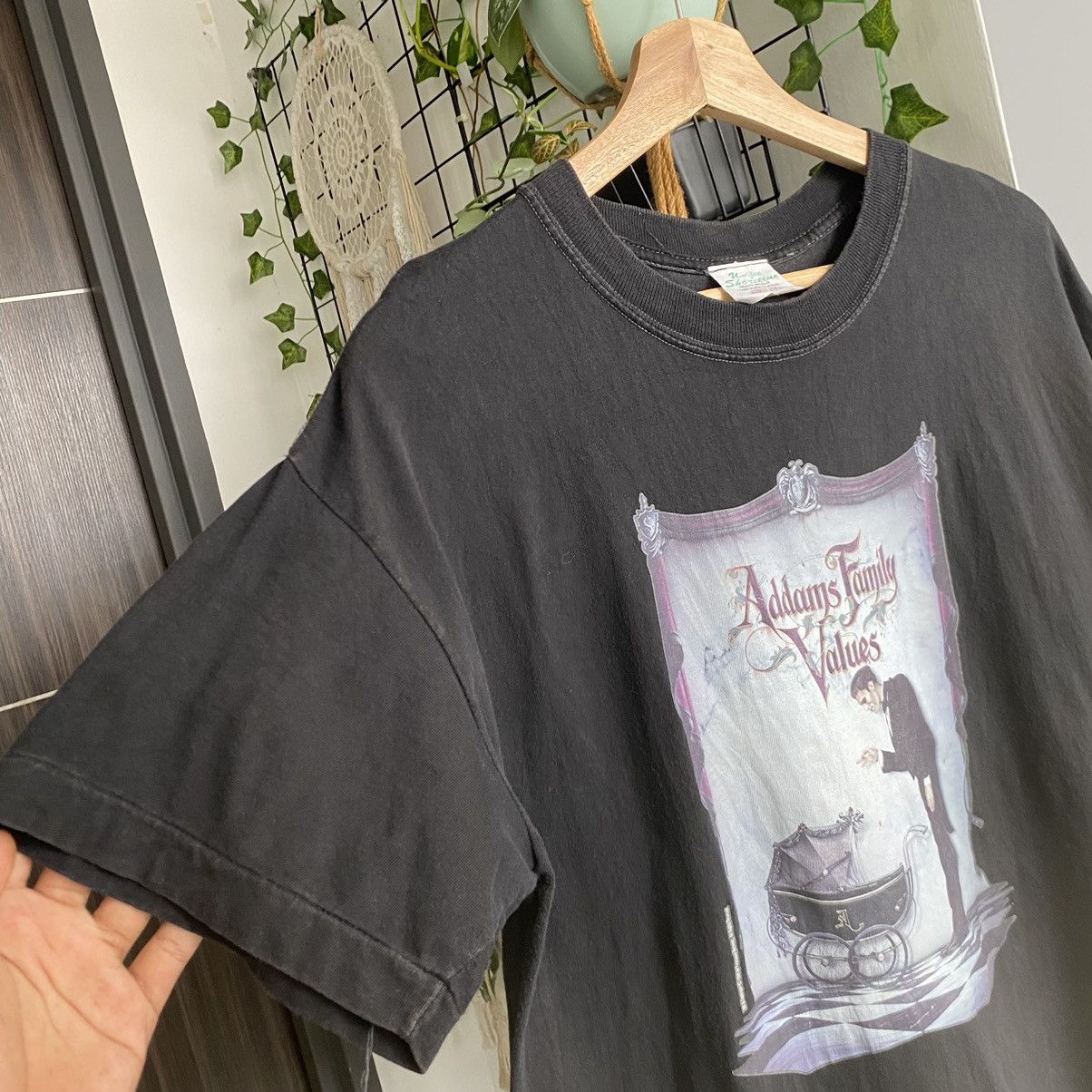 Expert Horror Thrashed Faded Vintage 90s Addams Family Movie ERD GRUNGE T Size US L / EU 52-54 / 3 - 3 Thumbnail