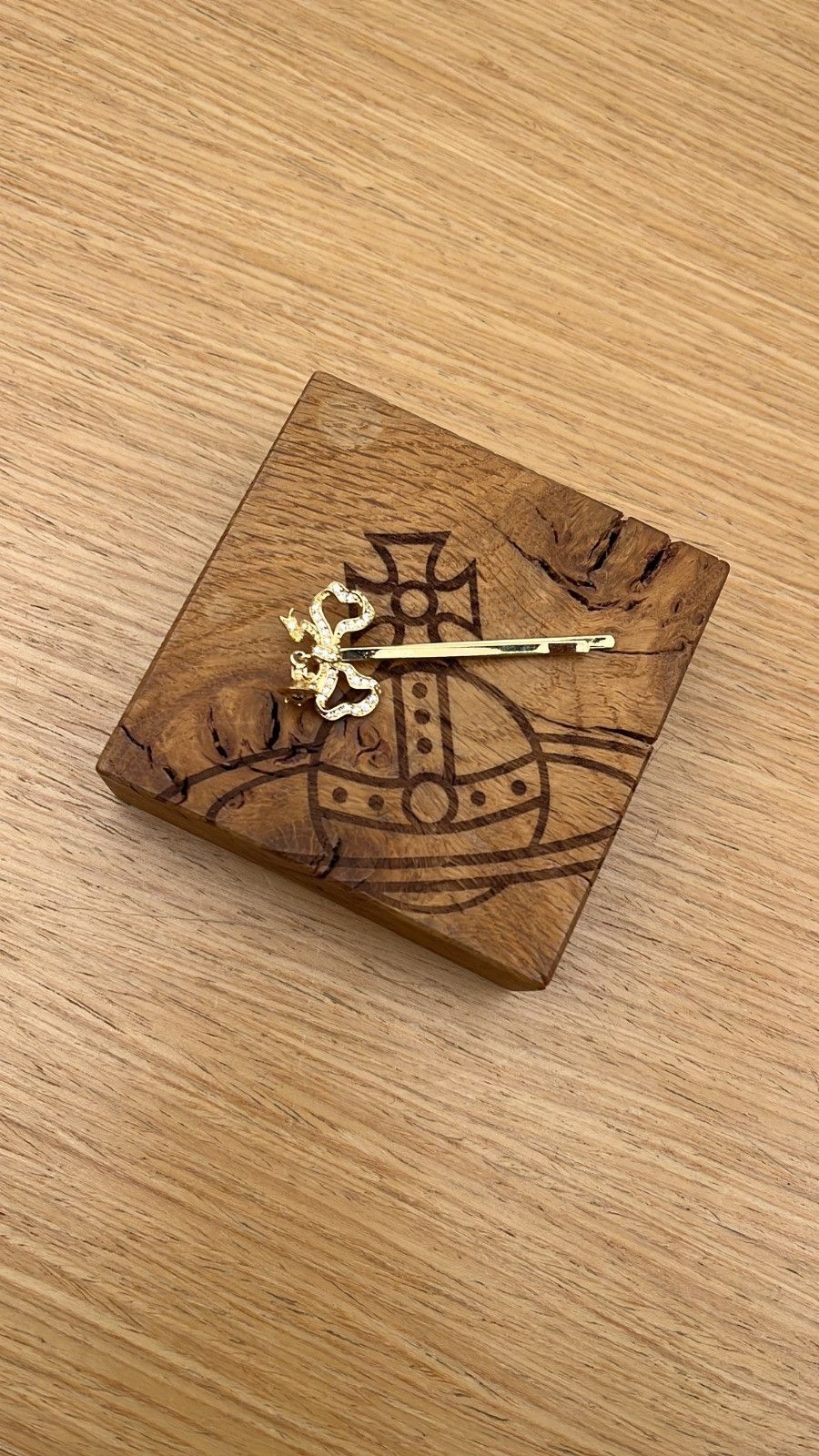 Vivienne Westwood o1f1d3z1025 Size: OS / Bow Bobby Pin in Gold Size ONE SIZE - 1 Preview