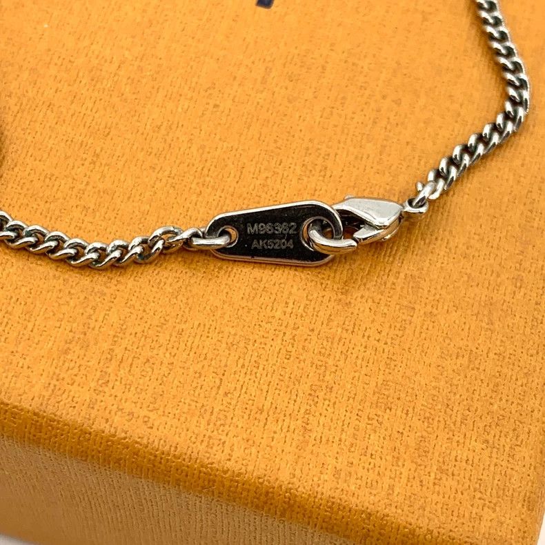 Louis Vuitton Louis Vuitton Silver Reading Perfume Bottle Necklace Size ONE SIZE - 6 Thumbnail