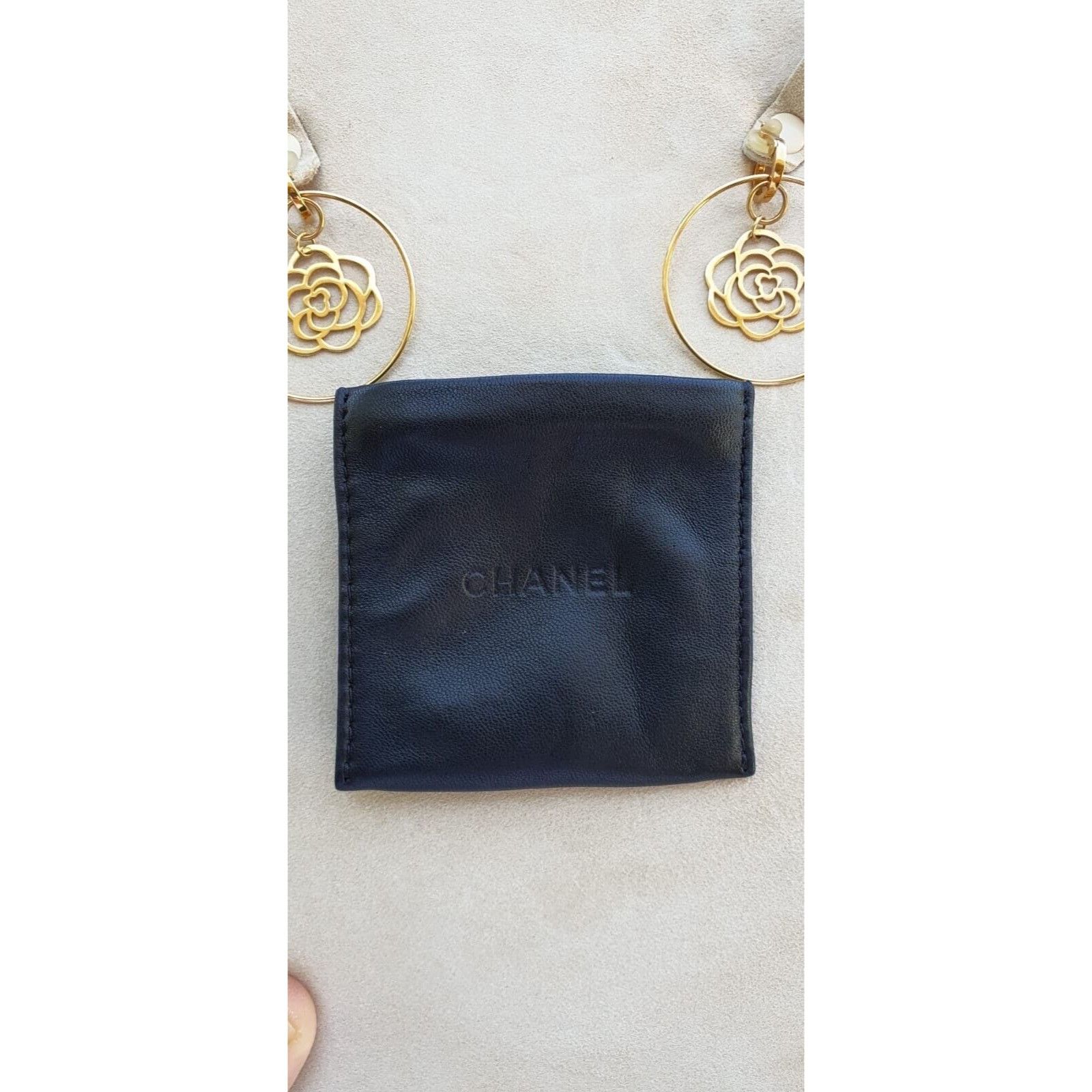 Chanel chanel camellia earrings 18 K Yellow Gold Size ONE SIZE - 6 Thumbnail
