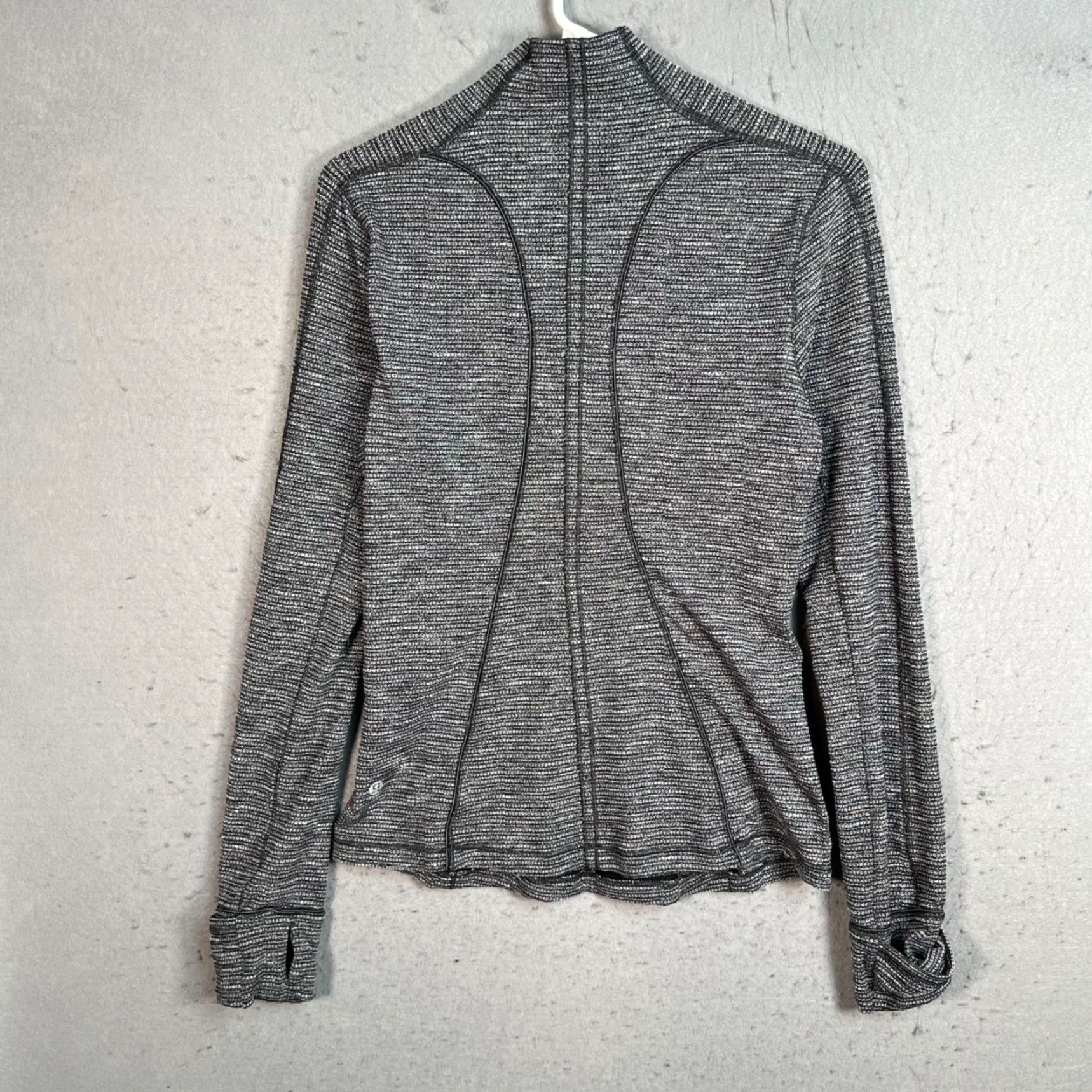 Lululemon VINTAGE Lululemon Shirt Womens 6 Gray Striped 1/4 Zip Long Sleeve Pullover Athletic Size M / US 6-8 / IT 42-44 - 2 Thumbnail