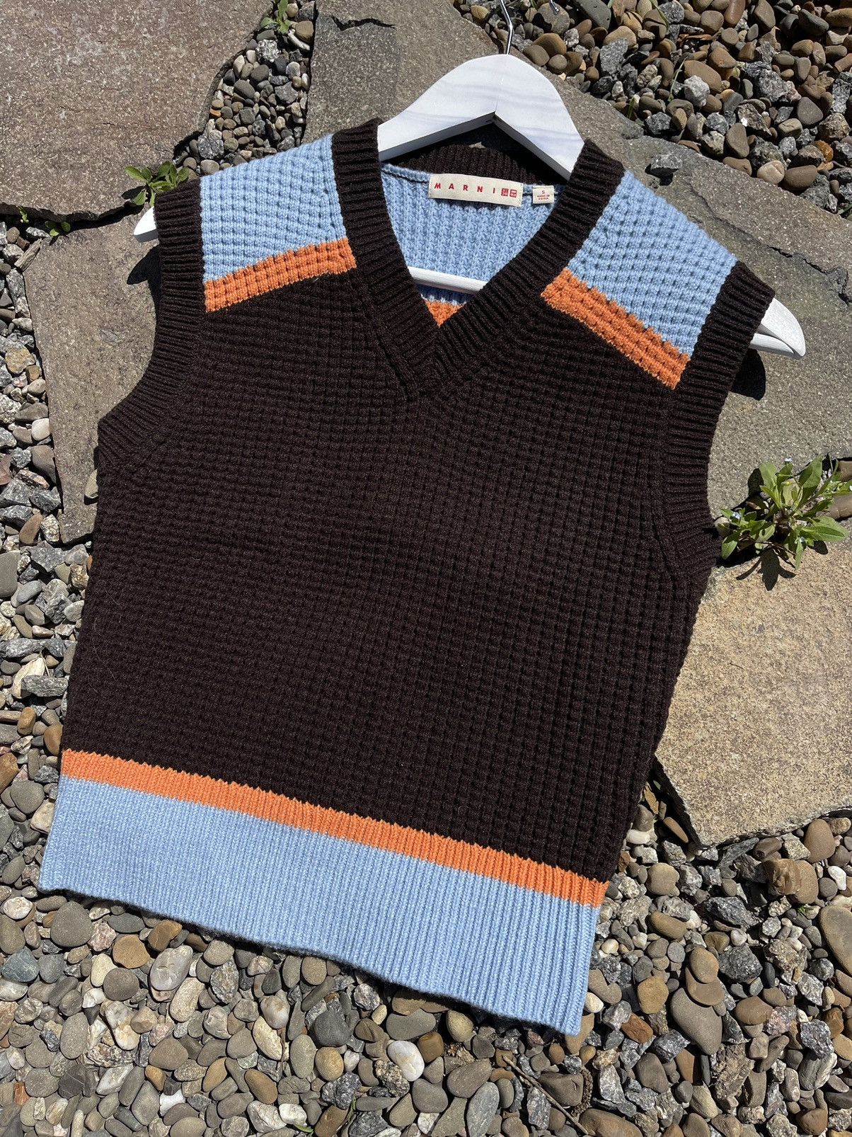 Marni × Uniqlo Marni x UniQlo brown knit vest v-neck sleeveless sweater Size S / US 4 / IT 40 - 2 Thumbnail