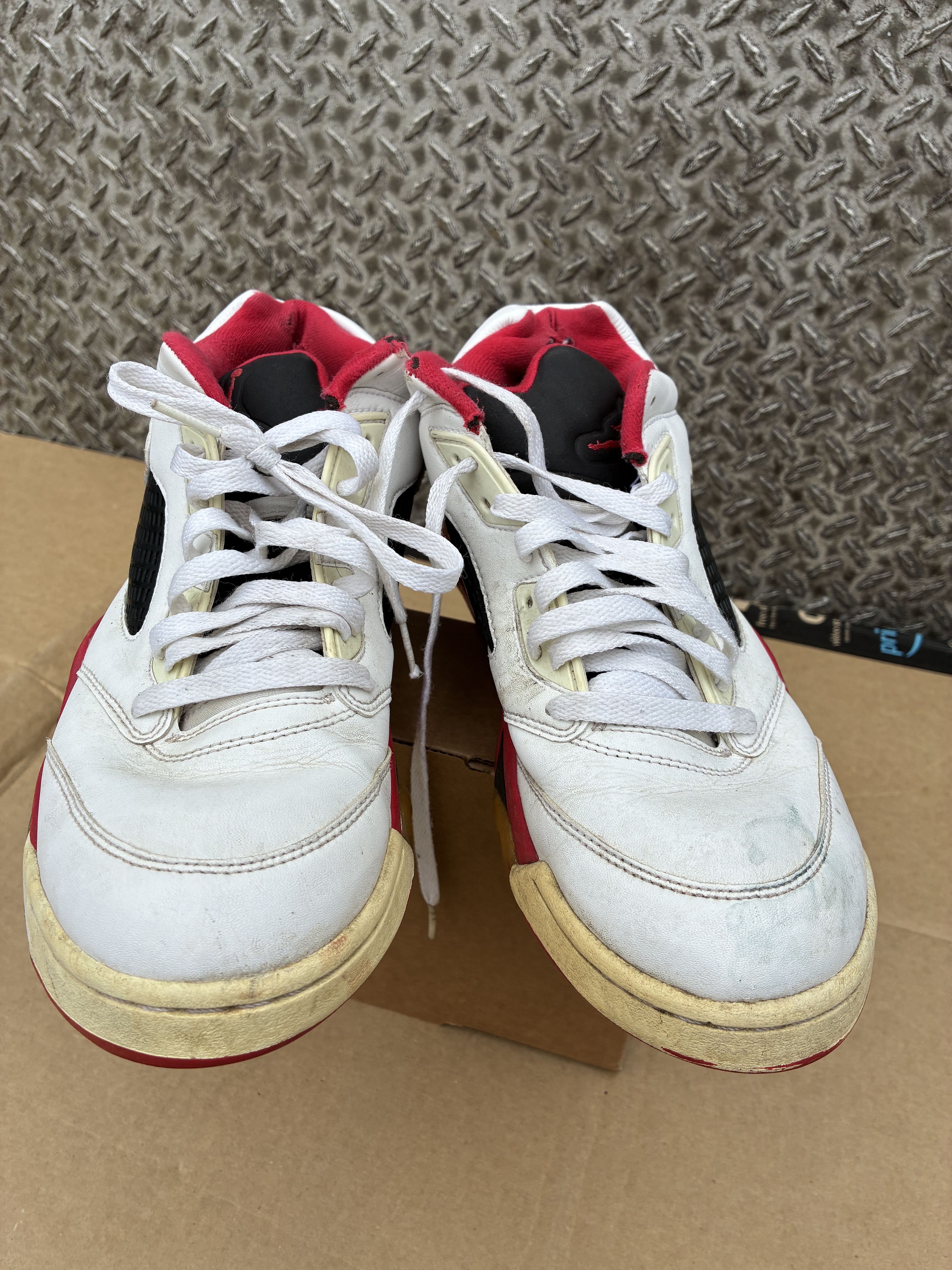 Jordan Brand Nike Air Jordan 5 Retro Low Fire Red 2016 Men's Size 10.5 Size US 10.5 / EU 43-44 - 4 Thumbnail