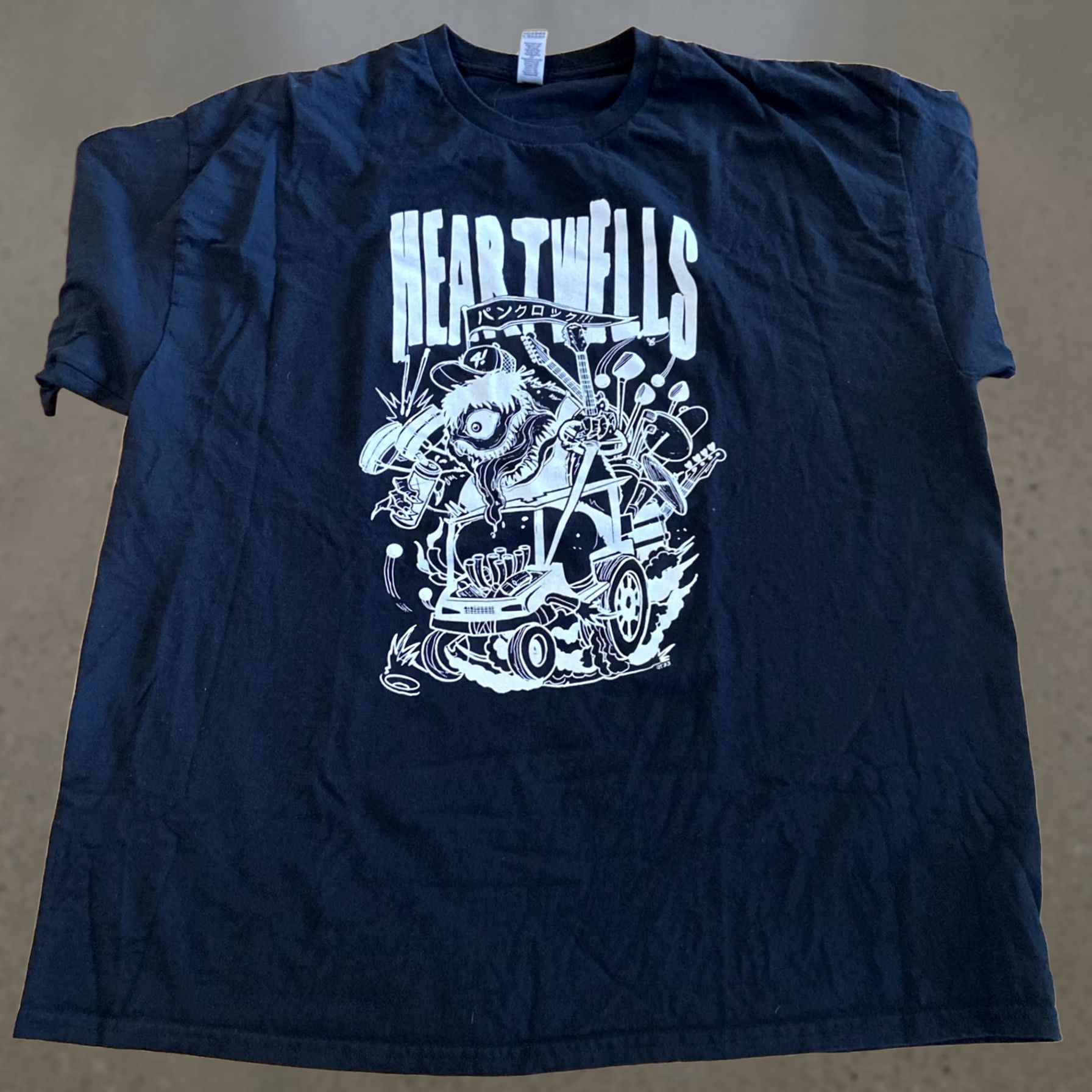 Gildan VINTAGE Heartwells West Coast Tour Shirt 2XL Melodic Metal Long Beach Shirt 2XL Black Cotton Unisex Adults T-Shirt Band Metal Music Punk Rock Size US XXL / EU 58 / 5 - 1 Thumbnail