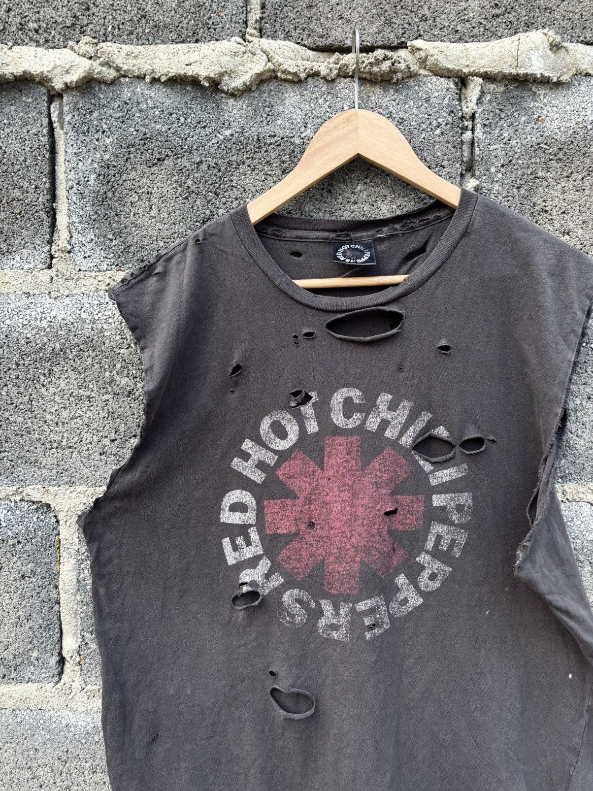 Band Tees Faded RED HOT CHILI PEPPERS T Shirt Distressed Thrashed Size US L / EU 52-54 / 3 - 3 Thumbnail