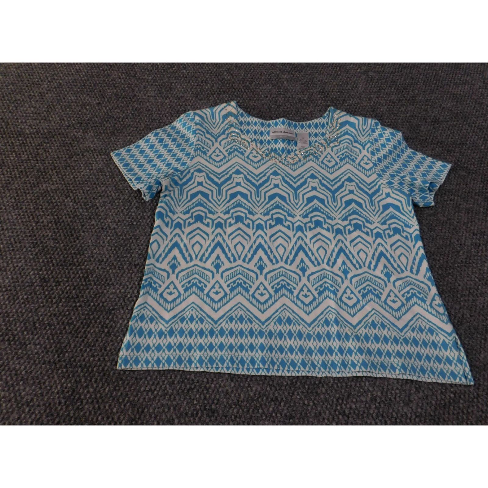 Vintage Alfred Dunner Shirt Womens Petite Small Blue Geometric Short Sleeve Embellished Beaded Top V-Neck Cotton Spandex Regular Fit, Bohemian Modern Size S / US 4 / IT 40 - 2 Thumbnail
