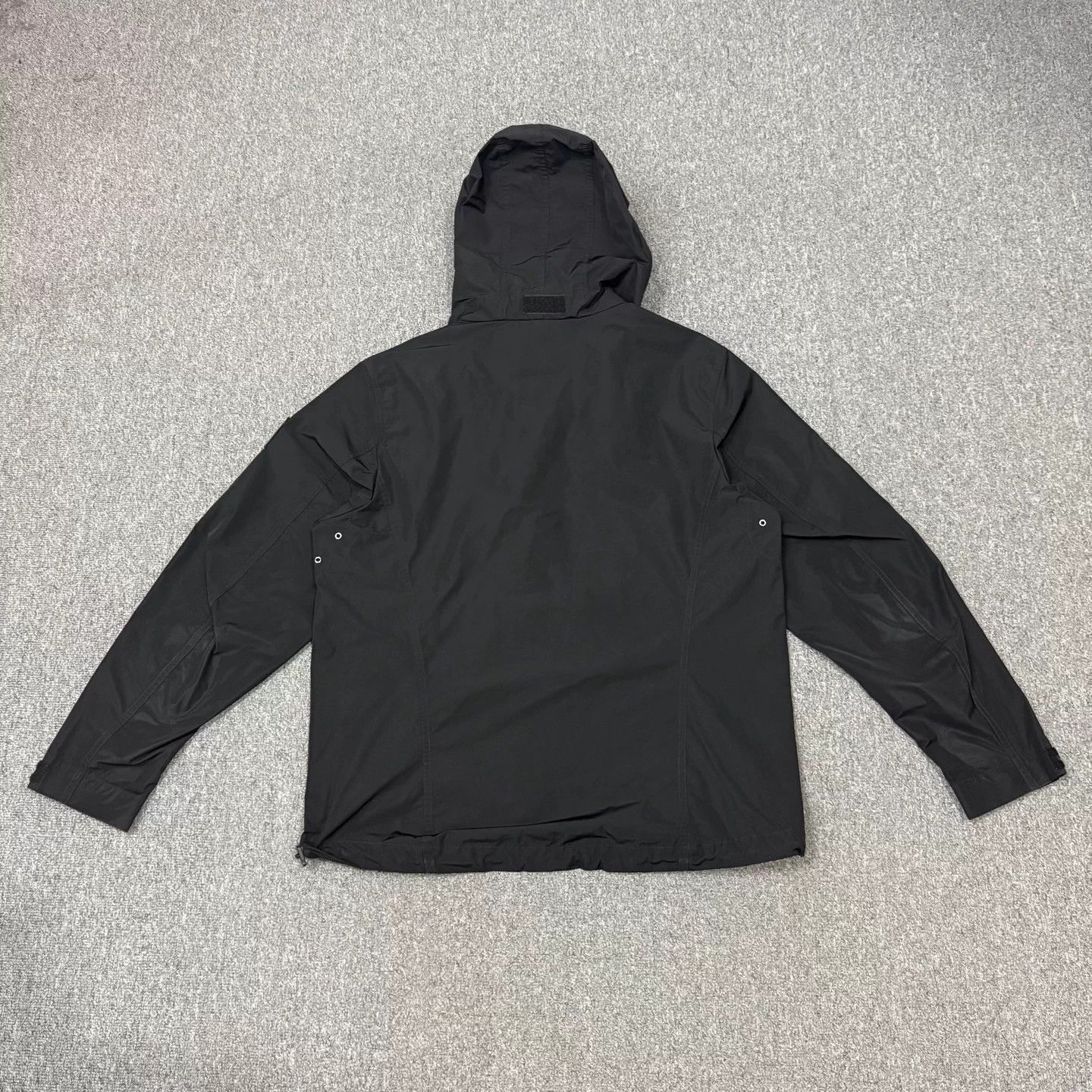 Burberry Burberry black arm logo nylon jacket 52 mint Size US L / EU 52-54 / 3 - 2 Thumbnail