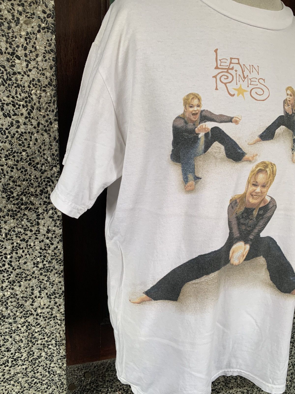 Vintage Vintage 90s Leann Rimes American Singer Tour T shirt Size US L / EU 52-54 / 3 - 4 Thumbnail