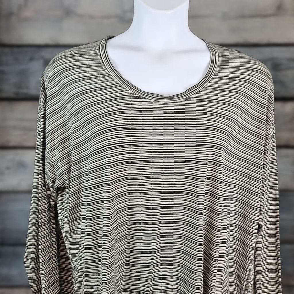 Athleta Athleta Womens Cloudlight Stratus Top 2X Black Striped Long Sleeve Shirt Activewear Womens Size XXL / US 16-18 / IT 52-54 - 1 Thumbnail
