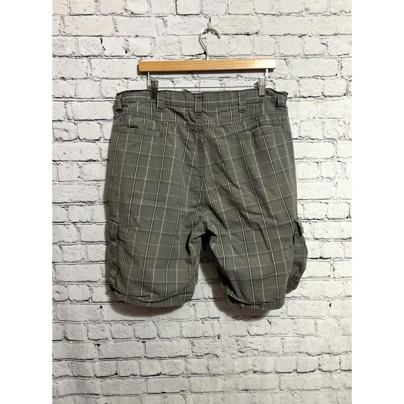 Wrangler Wrangler Men's Cargo Shorts Plaid Pattern Gray 36 Casual Button 9in Inseam Cotton Regular Mens Size US 36 / EU 52 - 5 Thumbnail