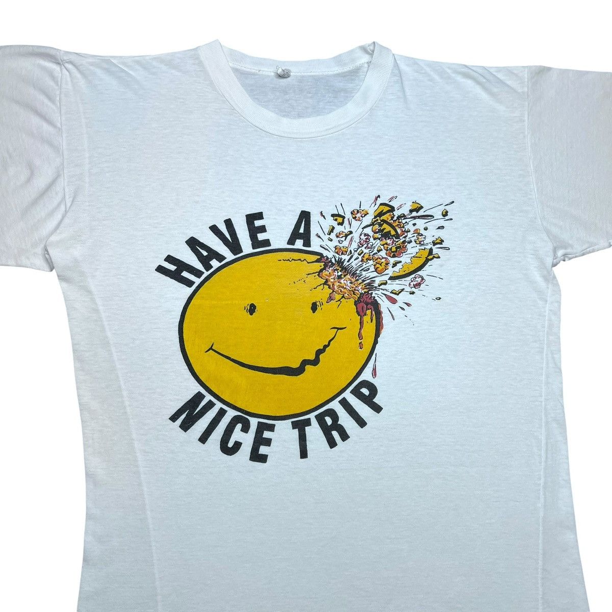 Vintage 80s Smiley Face Happy Head Shot Grunge Punk Graphic T-Shirt Size US L / EU 52-54 / 3 - 5 Thumbnail