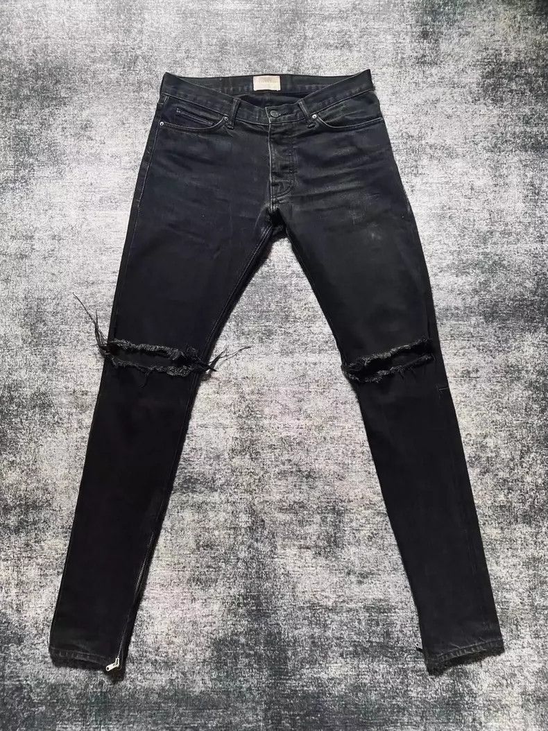 Fear of God Fear of God In the fourth season, the black cow was cut wi Size US 30 / EU 46 - 1 Thumbnail