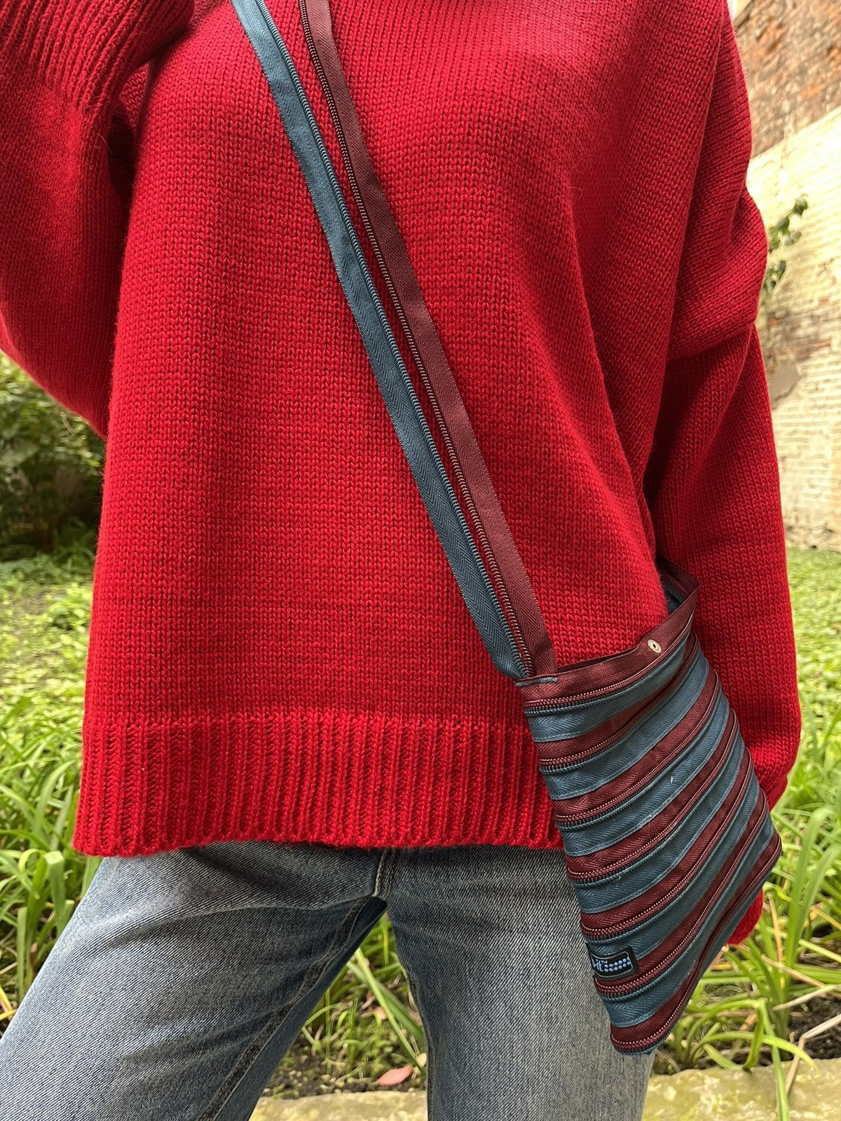 Vintage Zip It Crossbody Bag - Unique Zipper Design Size ONE SIZE - 2 Thumbnail