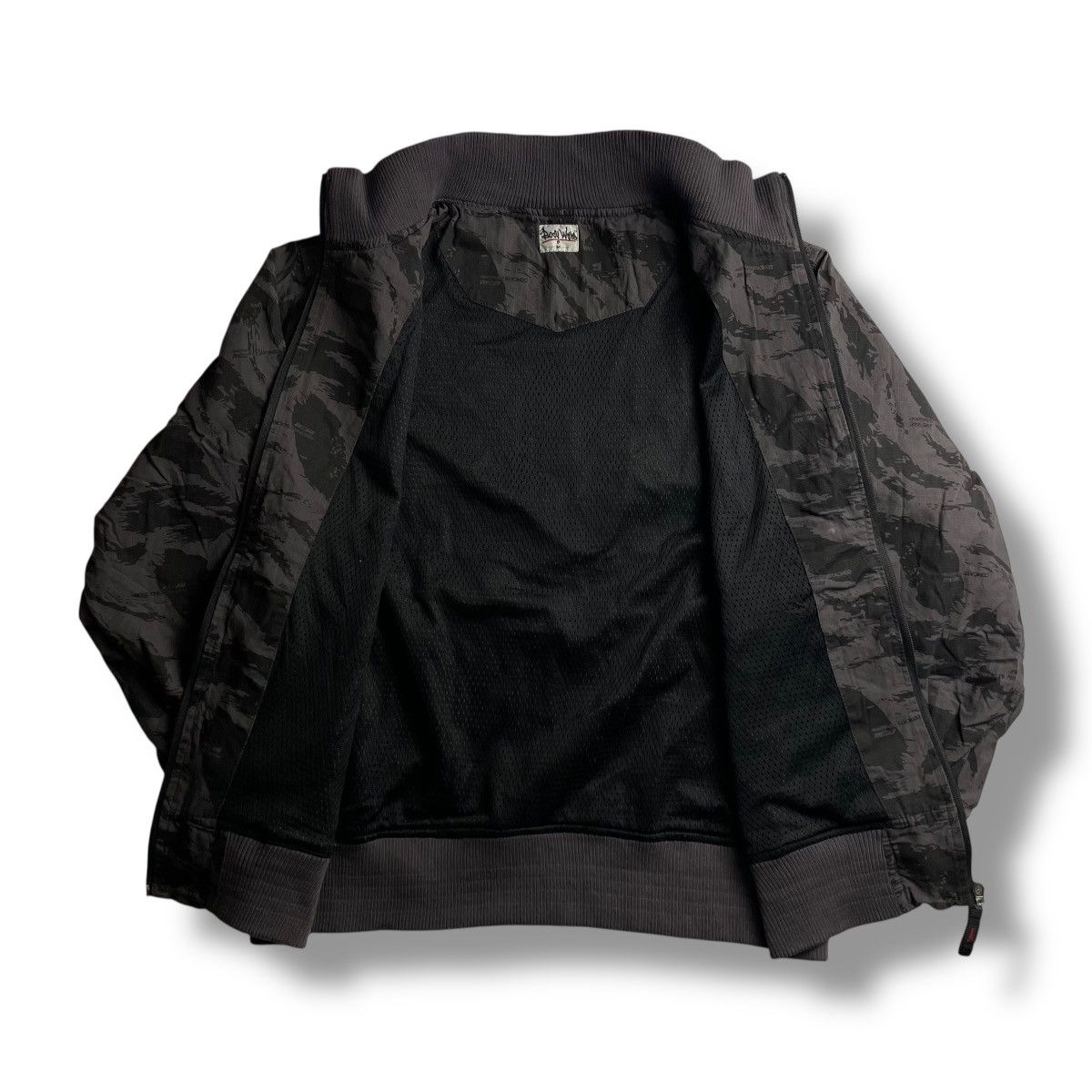 Japanese Brand VINTAGE BODY WAVE ABSTRACT DESIGN BOMBER JACKET Size US M / EU 48-50 / 2 - 3 Thumbnail