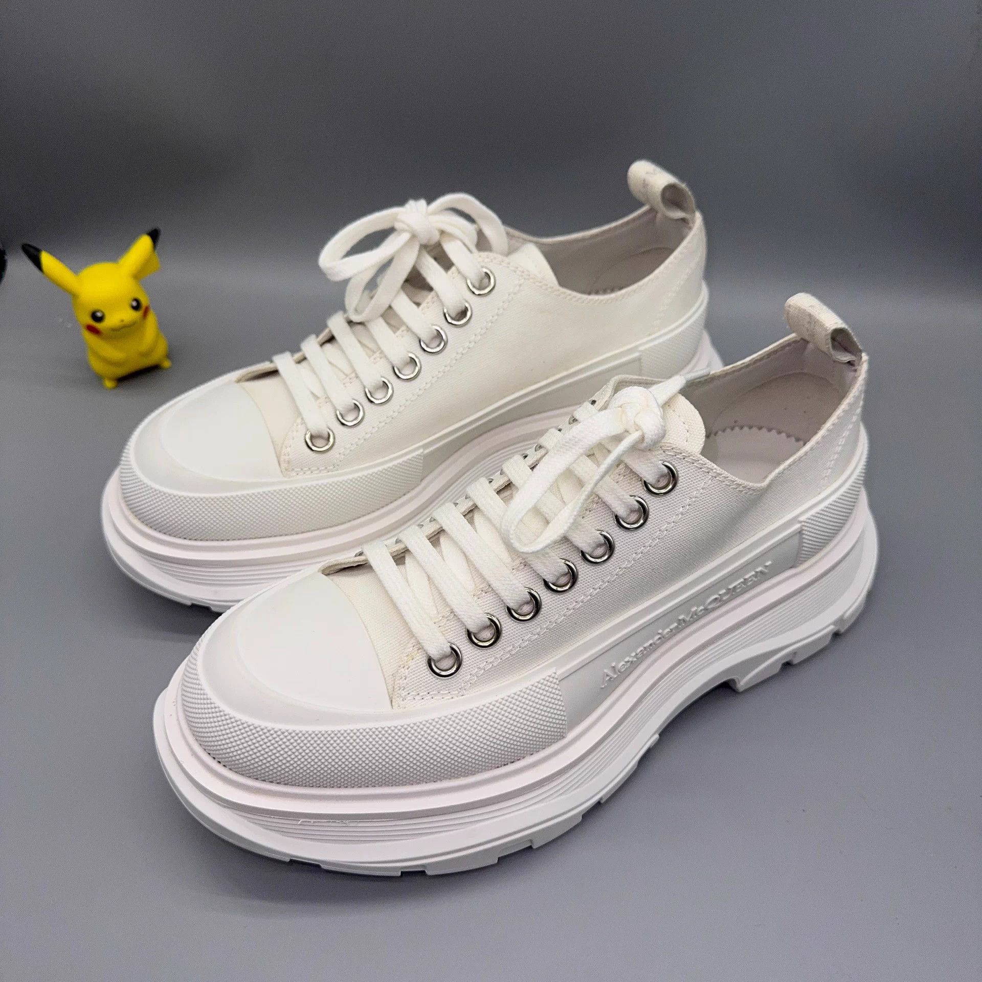 Alexander McQueen Alexander McQueen Tread Slick Canvas White Size US 6 / IT 36 - 1 Thumbnail