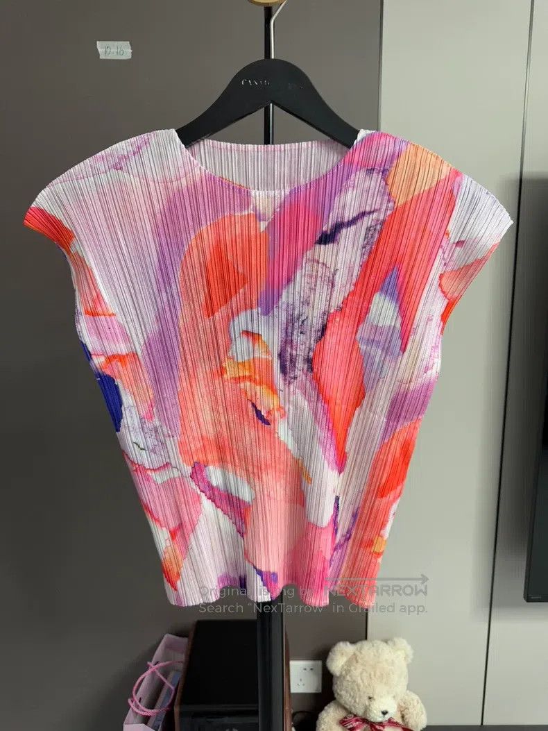 Issey Miyake Issey Miyake size:3 Petal Waltz Women's Short-sleeve Top Size S / US 4 / IT 40 - 1 Thumbnail