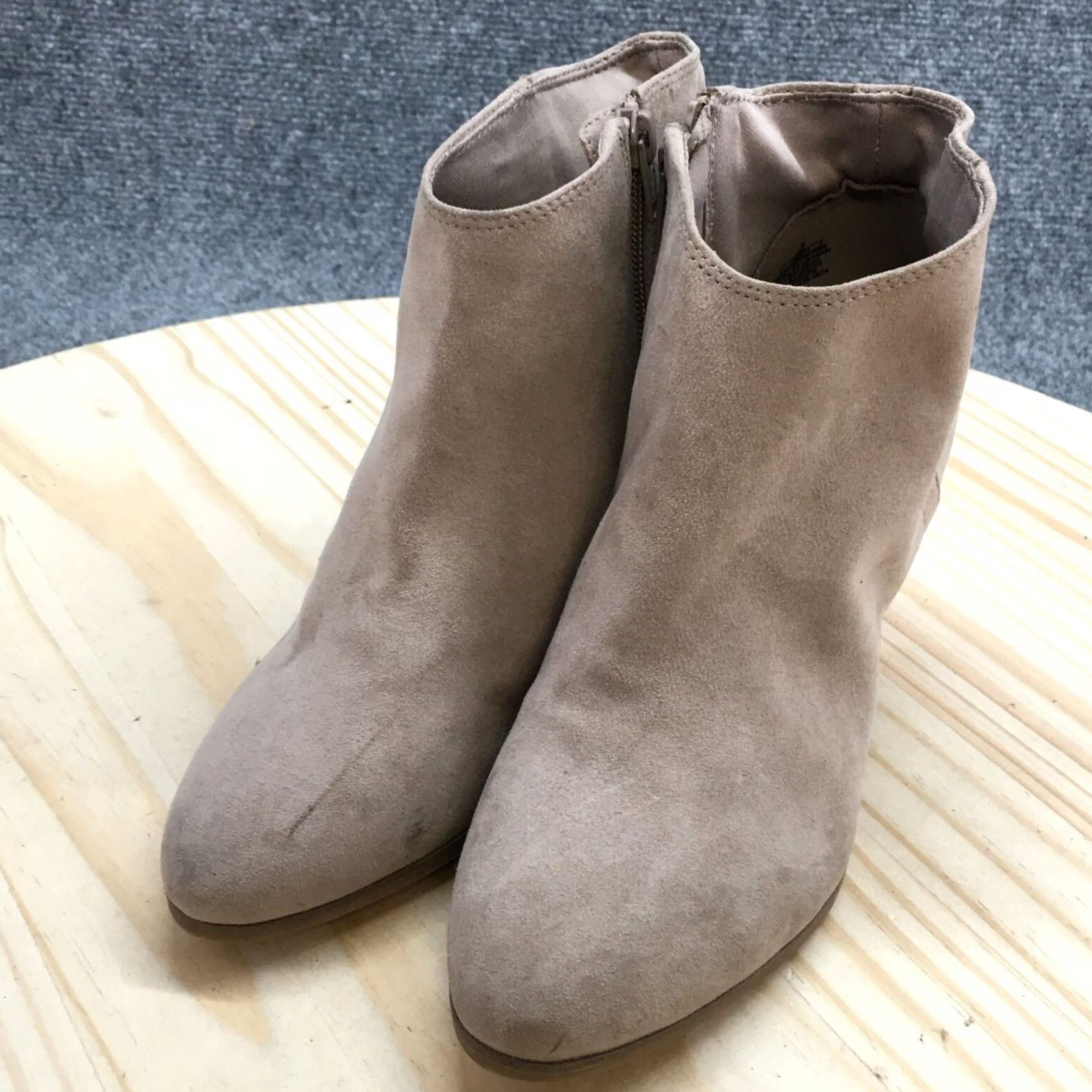 Old Navy Old Navy Boots Womens 6 Ankle Booties Beige Faux Suede Side Zip Casual Heeled Size US 6 / IT 36 - 3 Thumbnail