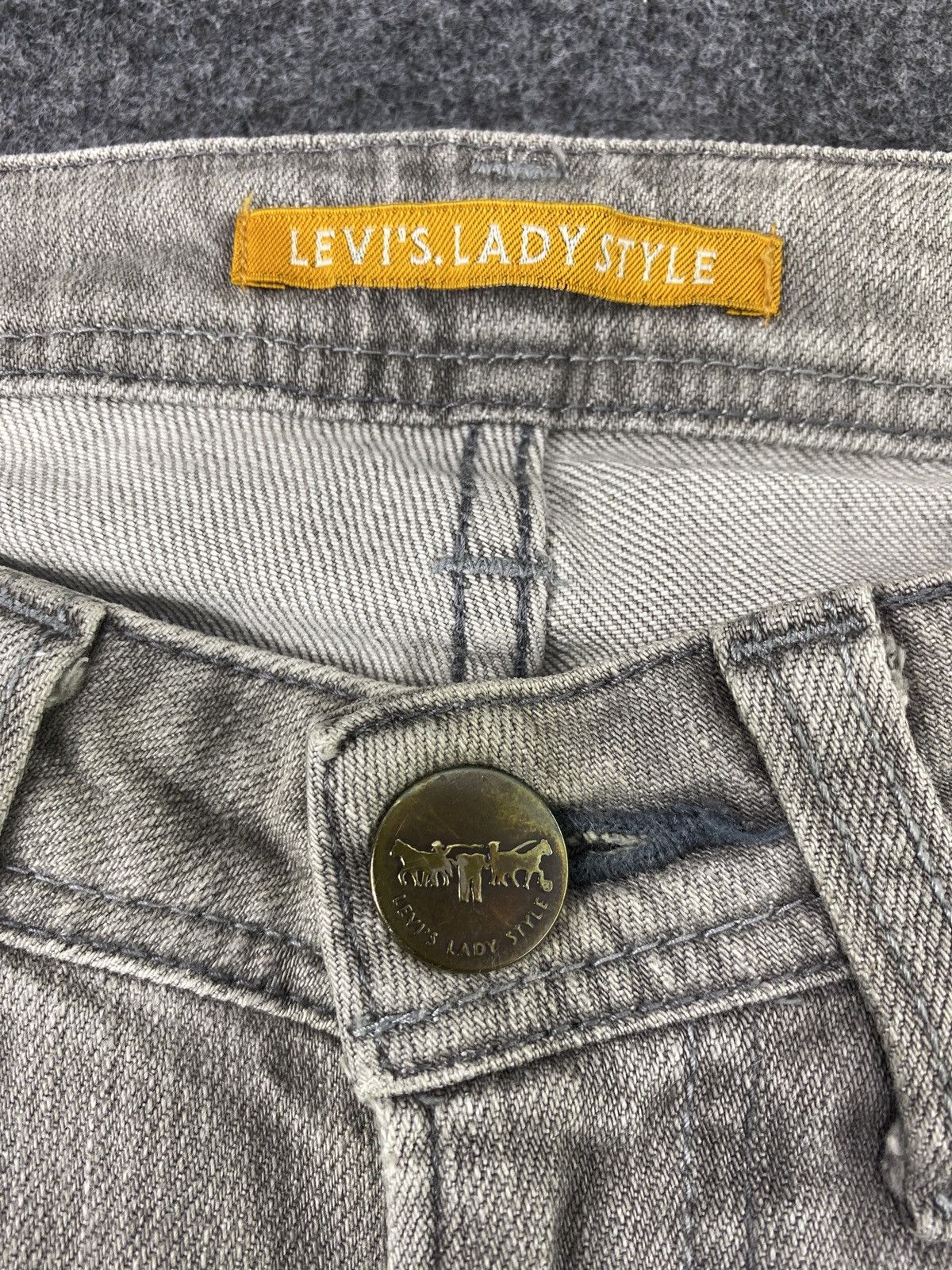 Jean × Levi's × Vintage Vintage Levis Lady Style Faded Grey Jeans - J1031 Size 27" / US 4 / IT 40 - 7 Thumbnail