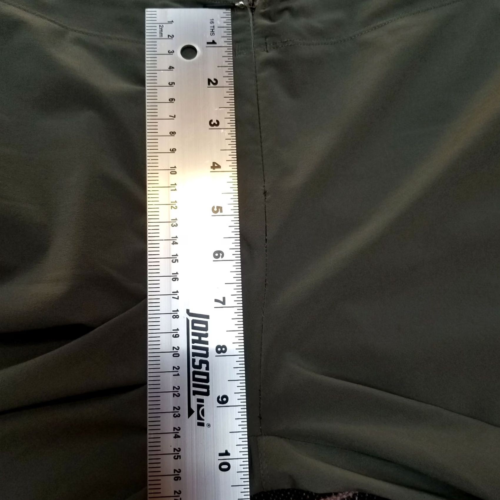Vintage Sugoi Women's Mid-Rise Gray Flat Front Athletic Straight Cropped Pants S/P Gray Cropped Straight Leg Activewear Shoes? Size 28" / US 6 / IT 42 - 7 Thumbnail