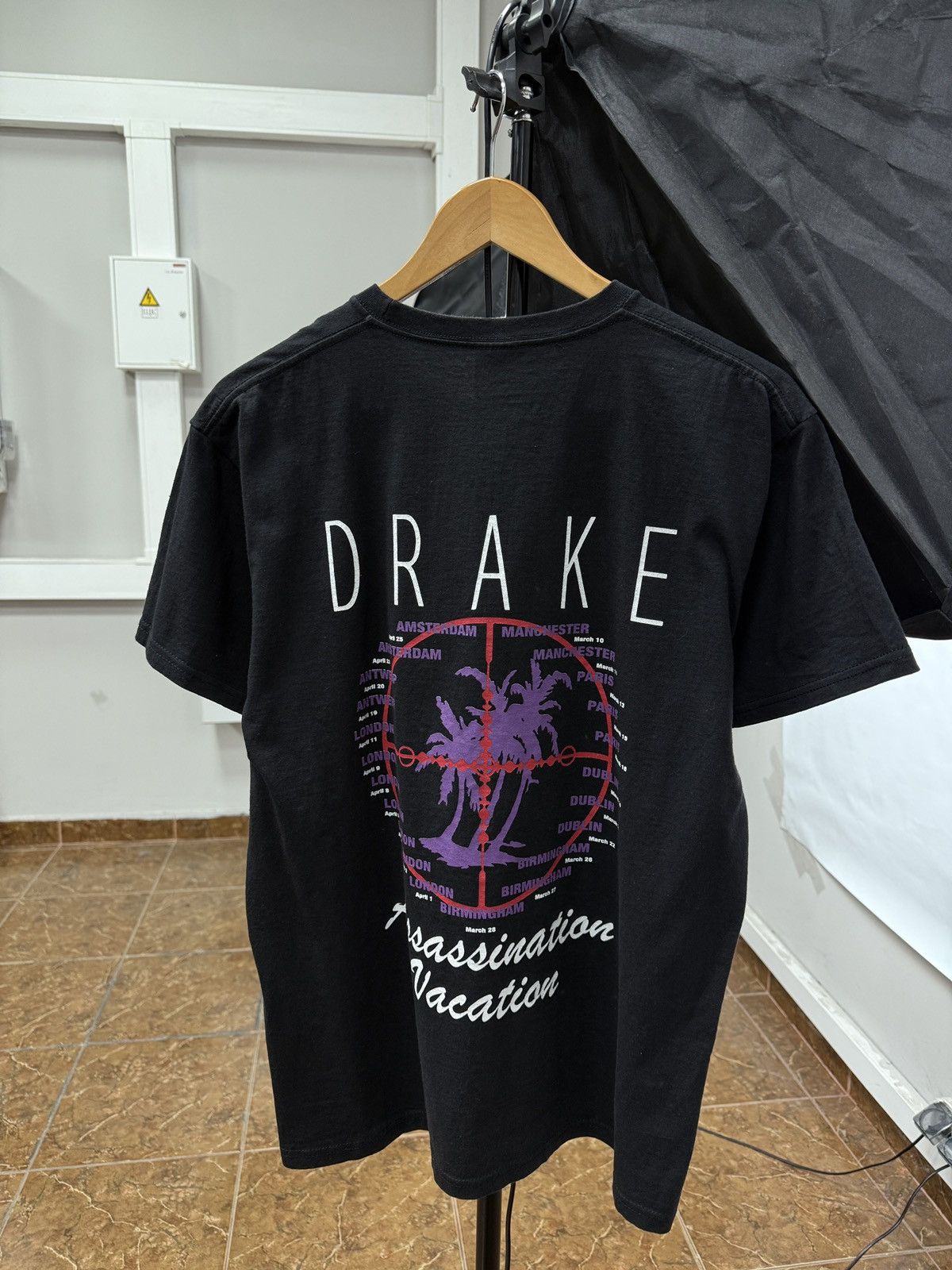 Drake 🇺🇸 2019 Drake Assassination Vacation Tour T-shirt Rare Retro Size US M / EU 48-50 / 2 - 2 Thumbnail