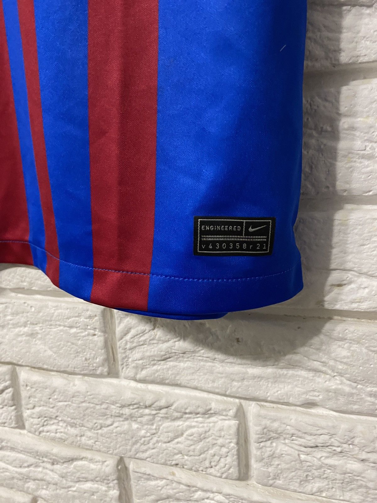 Vintage FC Barcelona Ronaldinho 2022/23 x 2003/04 Nike Home Jersey Size US XL / EU 56 / 4 - 2 Thumbnail