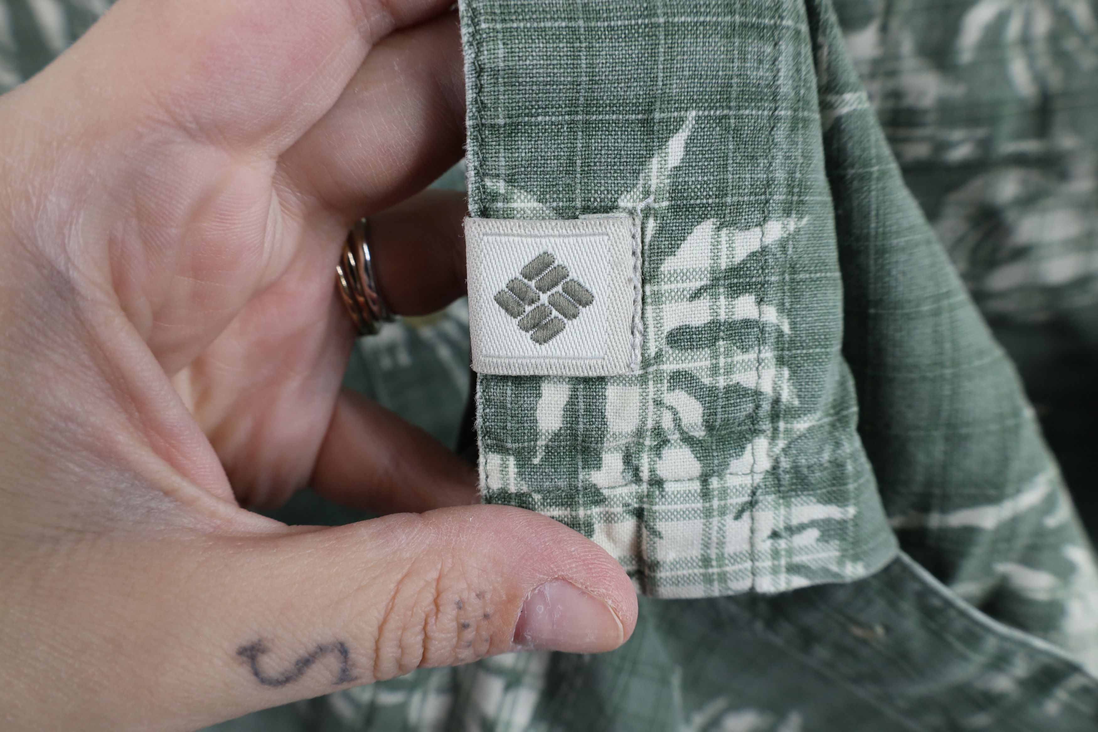 Columbia × Vintage Vintage 90s Columbia Island All Over Print Button Shirt Size US L / EU 52-54 / 3 - 4 Thumbnail