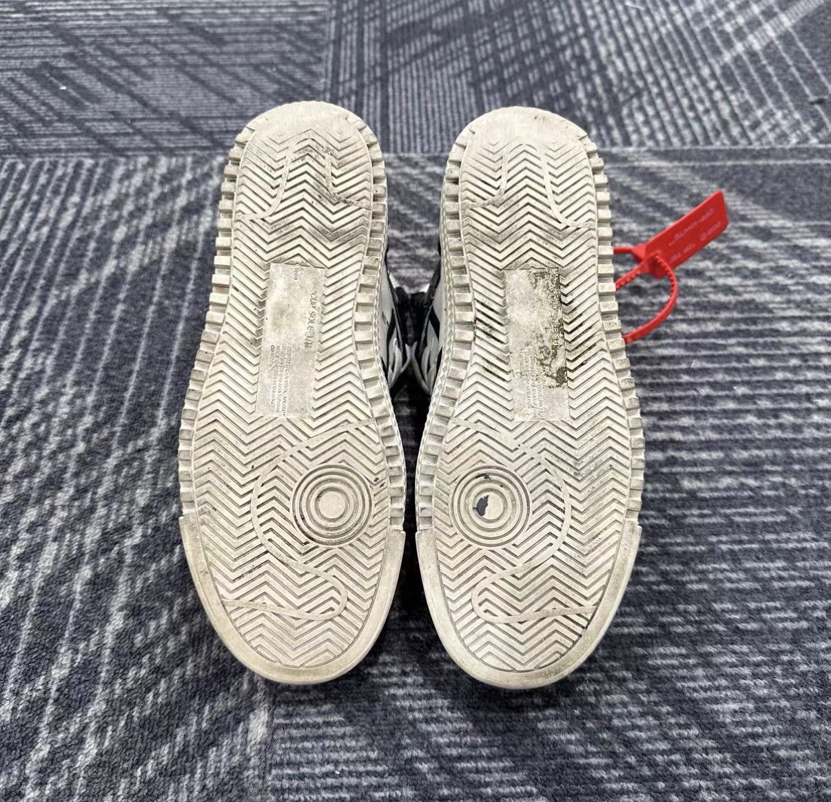 Off-White Off-White Court 3.0 Black and White High-top Sneakers J42 Size US 5 / IT 35 - 6 Thumbnail