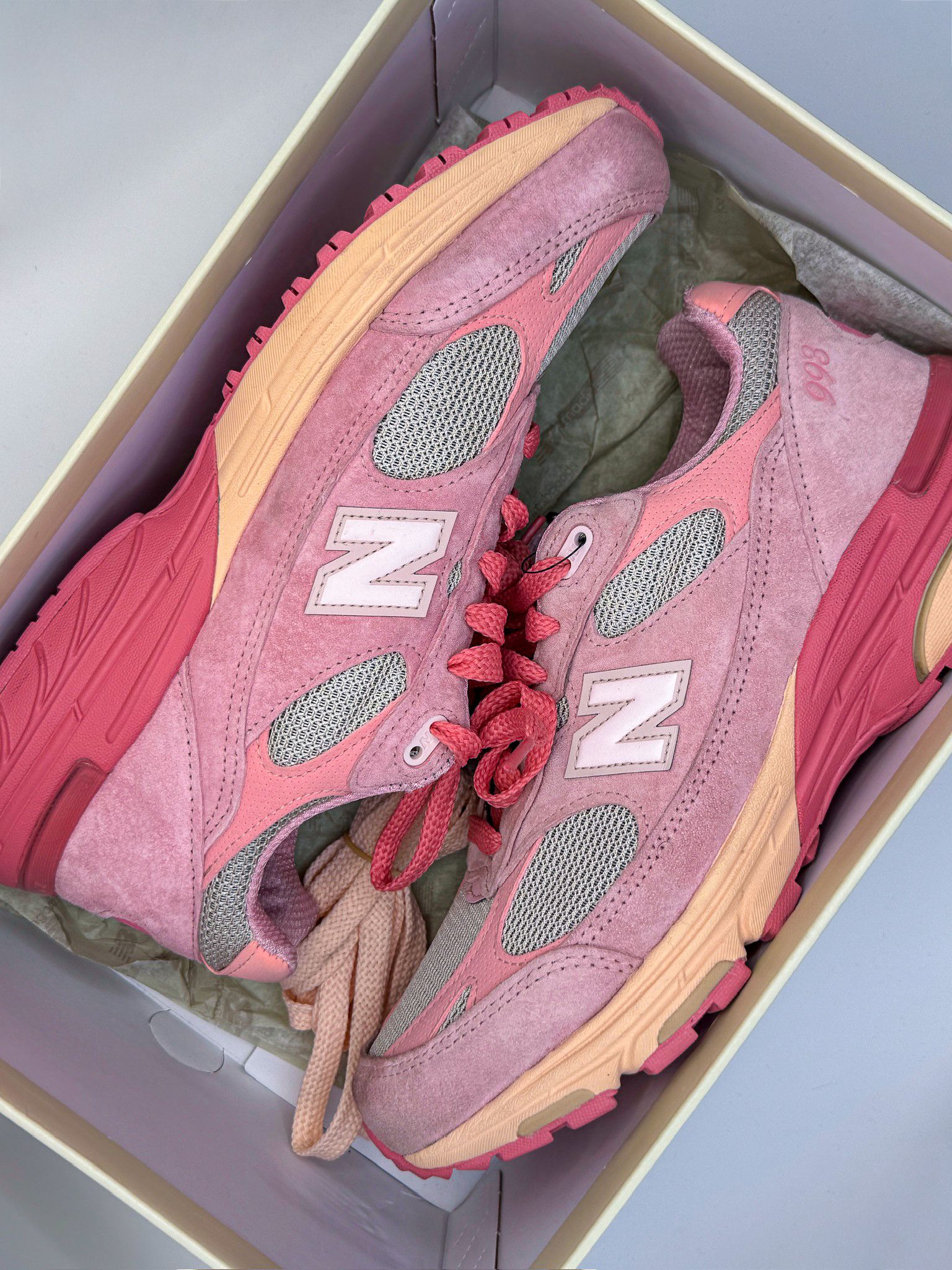 Joe Freshgoods × New Balance New Balance 993 x Joe Freshgoods Performance Art Powder Pink Size US 10 / EU 43 - 2 Thumbnail