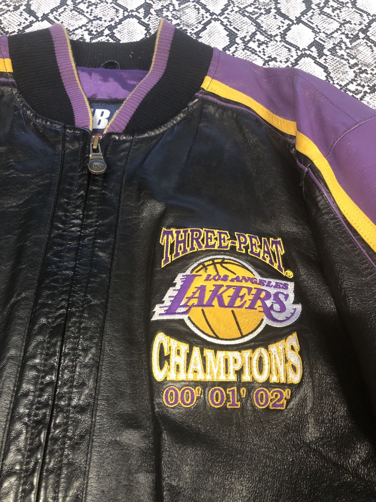 G-III vintage Los Angeles Lakers "three-peat" leather jacket Size US L / EU 52-54 / 3 - 8 Thumbnail