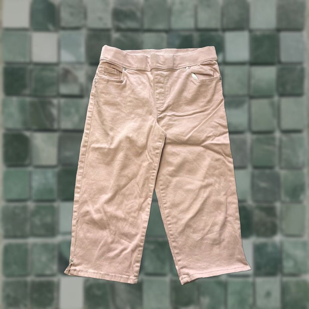 Gloria Vanderbilt Gloria Vanderbilt Capris Women 6 Pink Slimming All Around Capri Pants Women Regular Size 6 Solid Stretch Womens Size 28" / US 6 / IT 42 - 1 Thumbnail