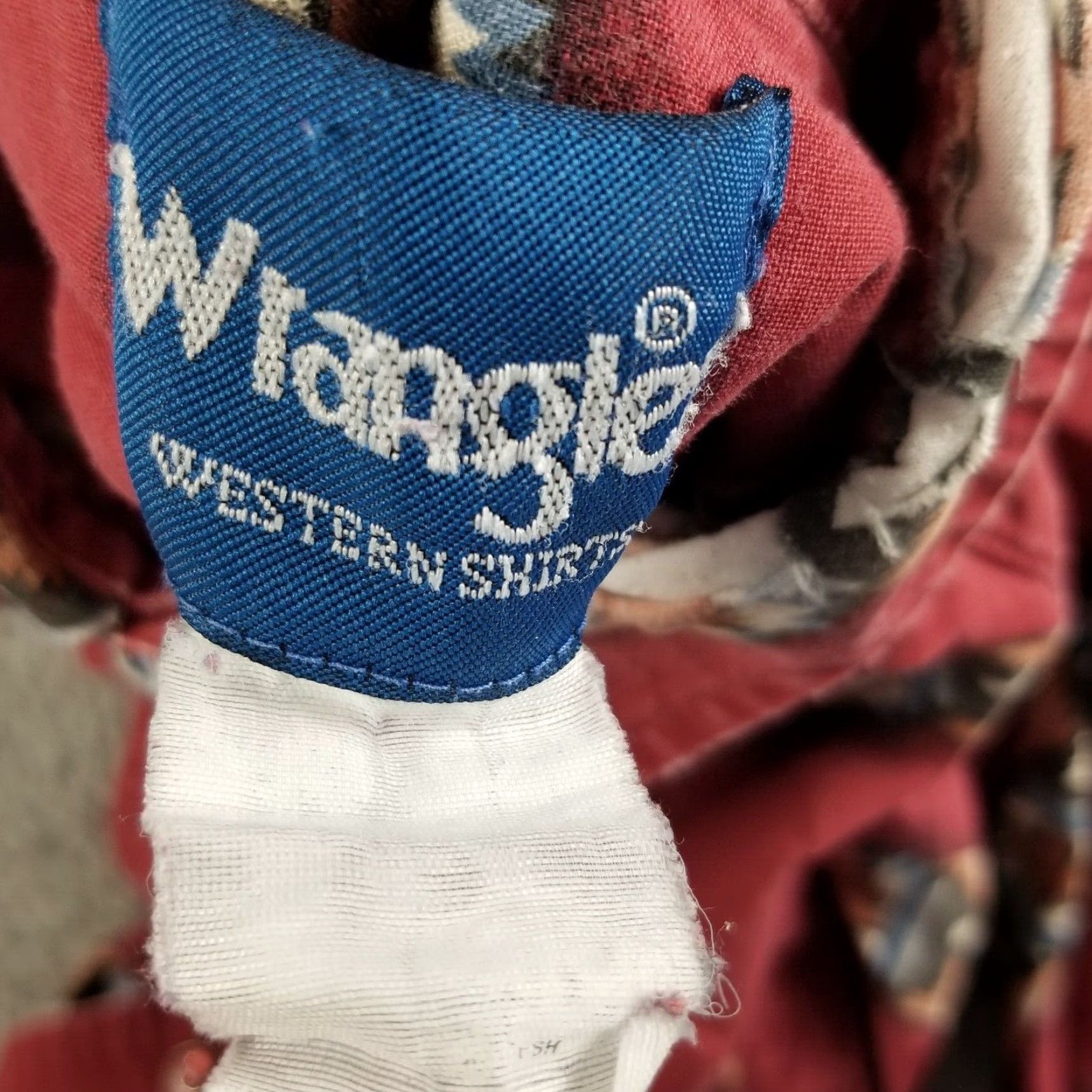 Wrangler Vintage Wrangler Western Shirt Men XL Aztec Brush Popper Pearl Snap Red Distress Geometric Pattern Canvas Cotton Heavyweight Size US XL / EU 56 / 4 - 7 Thumbnail