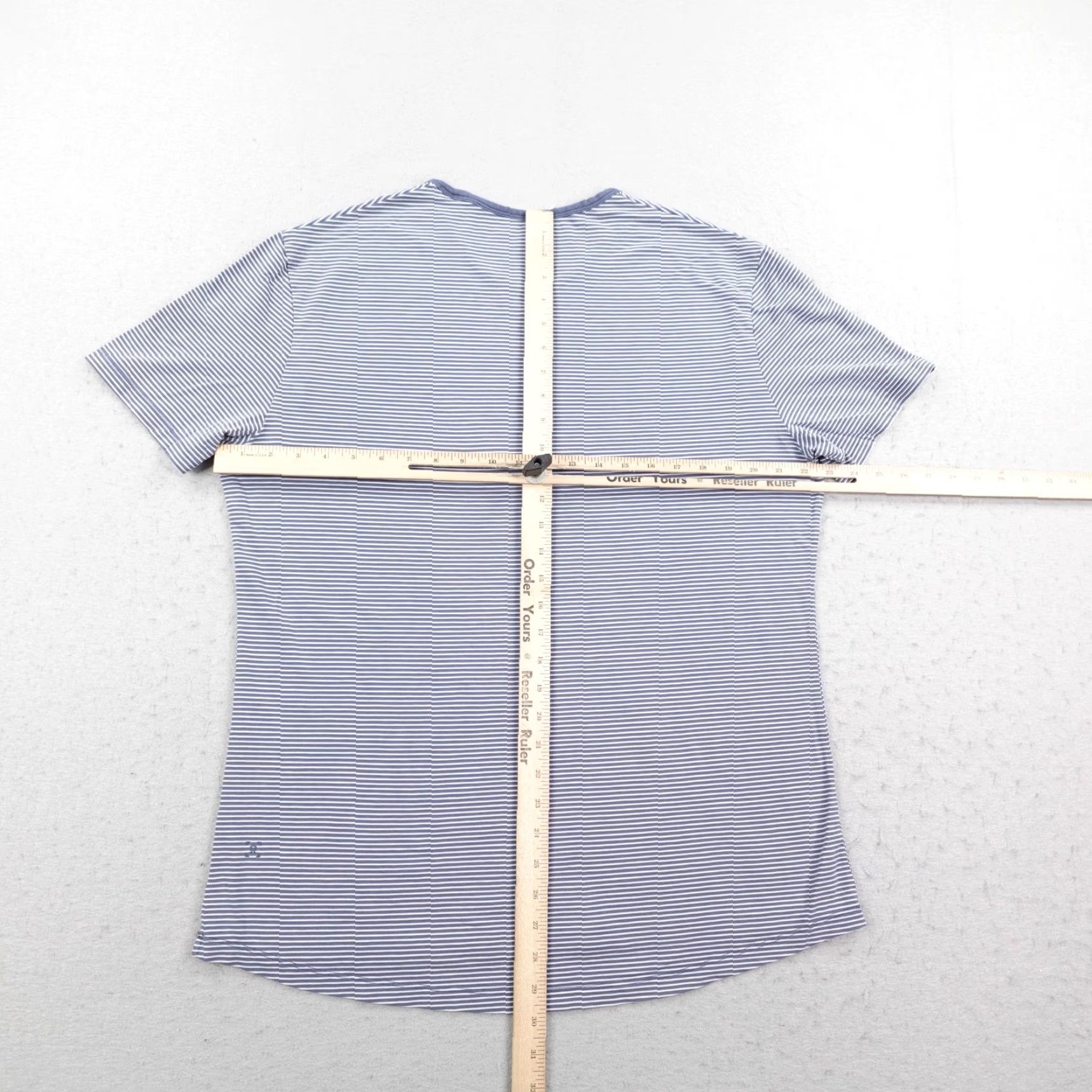 Lululemon Lululemon Shirt Mens XL Blue White Stripes Performance Athletic Workout Gym Yoga Shirt Size US XL / EU 56 / 4 - 4 Thumbnail