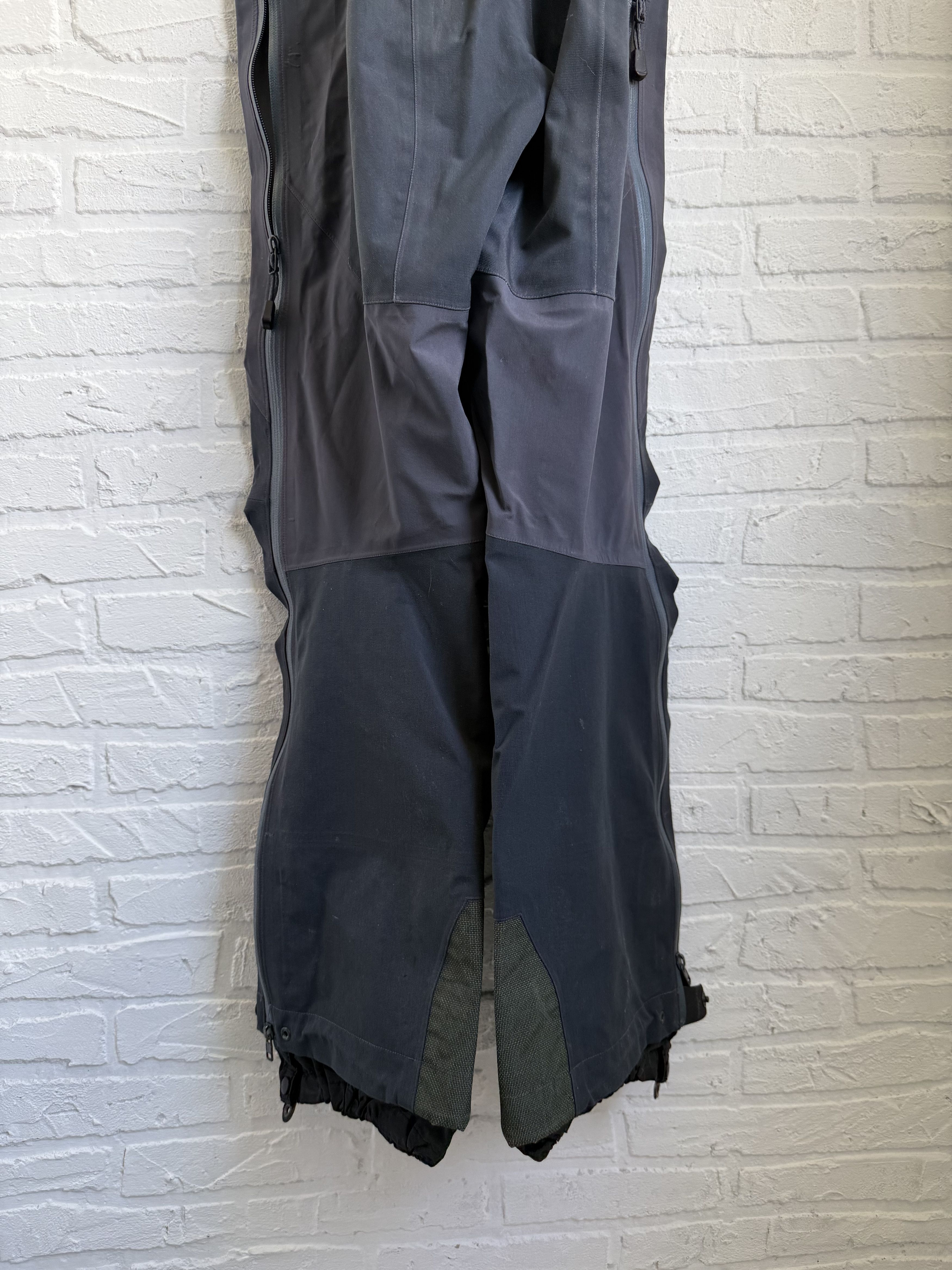 Arc'teryx Vintage Arc'teryx overall ski pants gore-tex Size US 30 / EU 46 - 16 Thumbnail