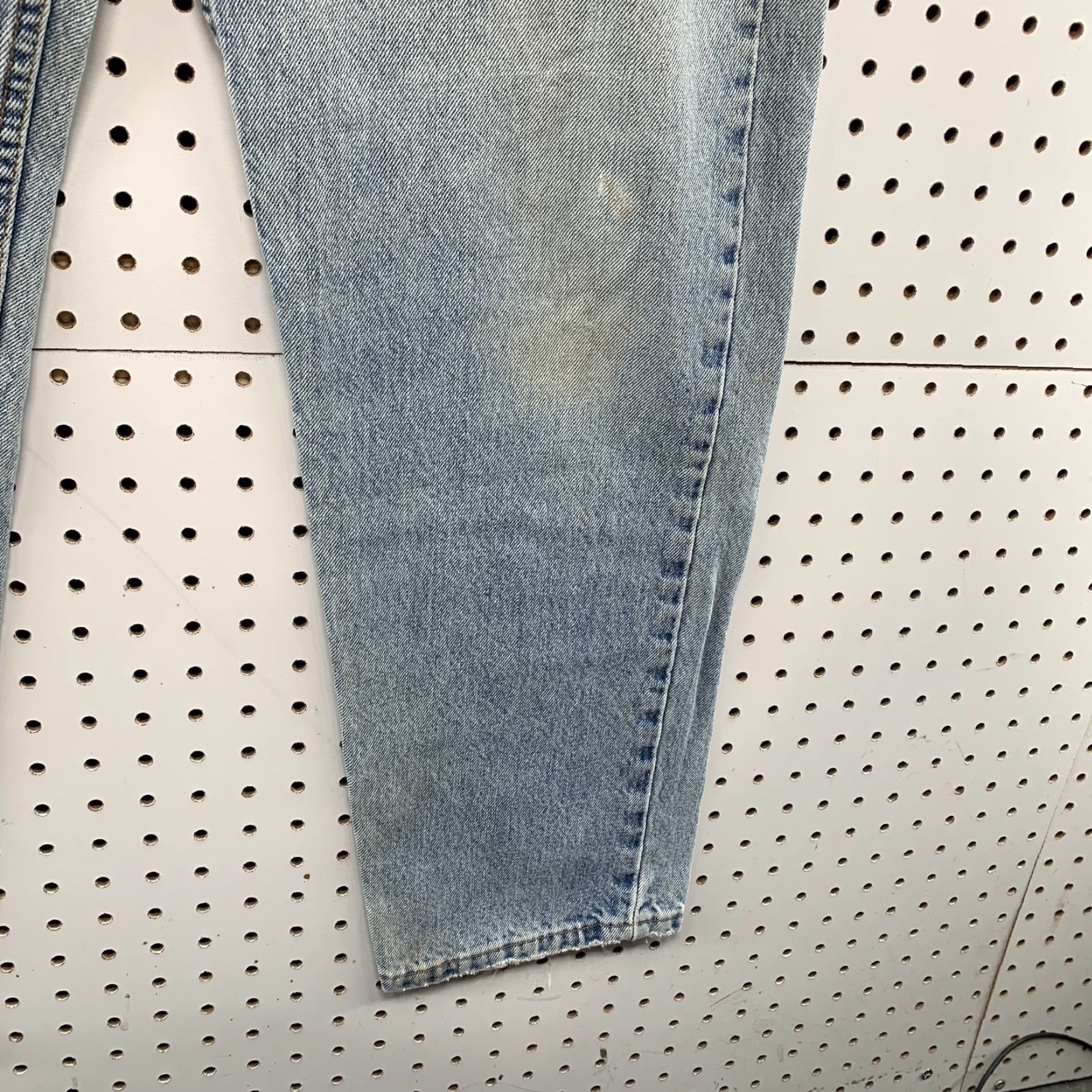 Levi's VINTAGE Levi's 550 Blue Denim Jeans Mens 33x32 Distressed 90s USA Fits 32x31 Size US 33 - 5 Thumbnail