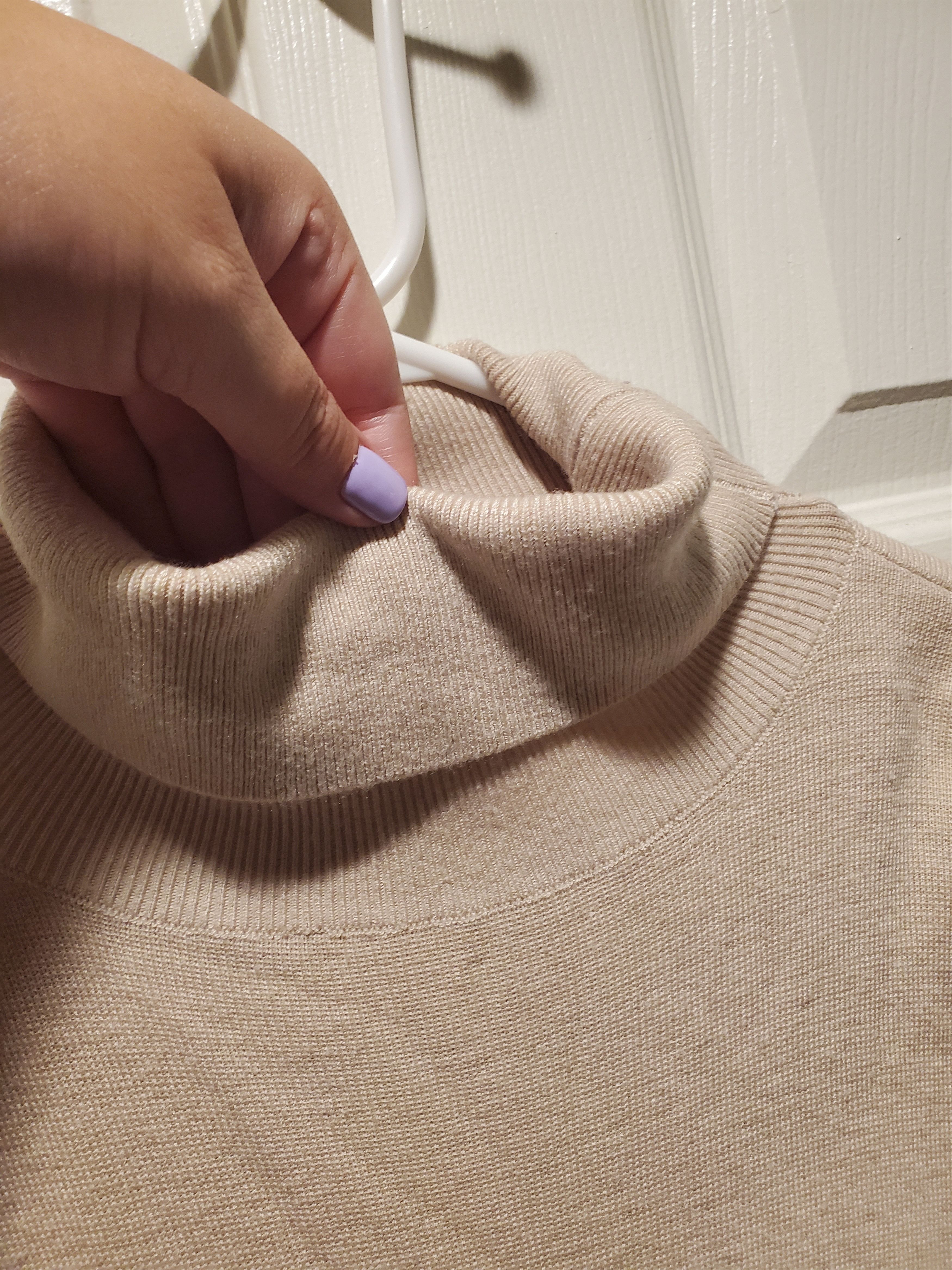 H&M Men's soft cream turtleneck sweater-size S Size US S / EU 44-46 / 1 - 4 Thumbnail
