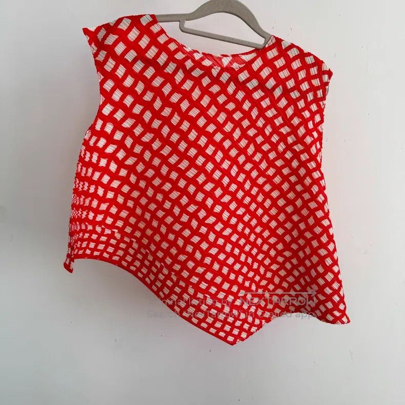 Issey Miyake Issey Miyake Red Vest Size L / US 10 / IT 46 - 1 Thumbnail