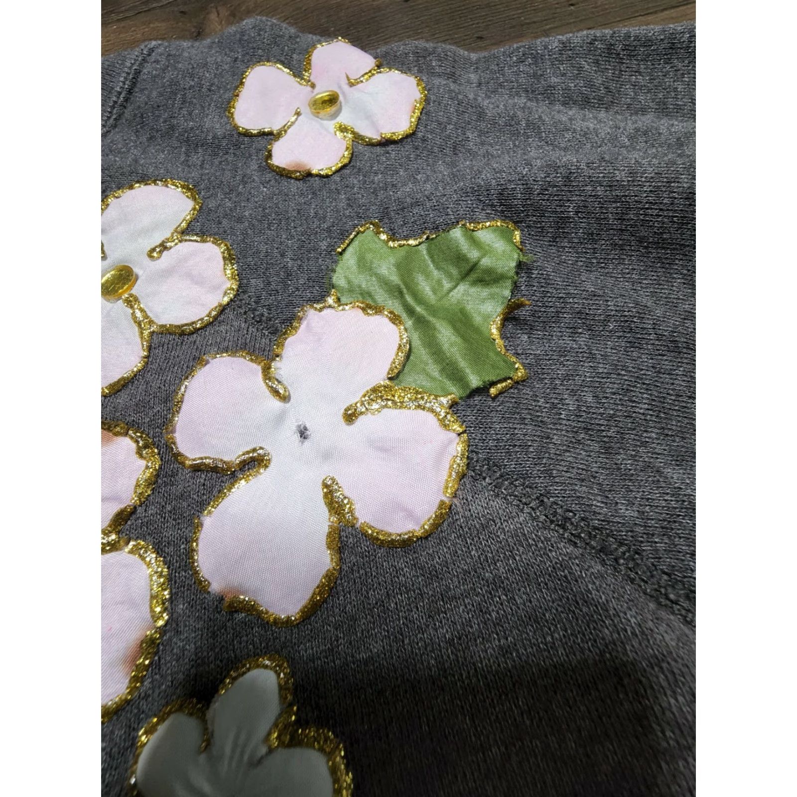 Tultex VINTAGE Tultex USA Crewneck Sweatshirt Womens L Gray Floral Puff Paint Pullover Activewear Size L / US 10 / IT 46 - 5 Thumbnail