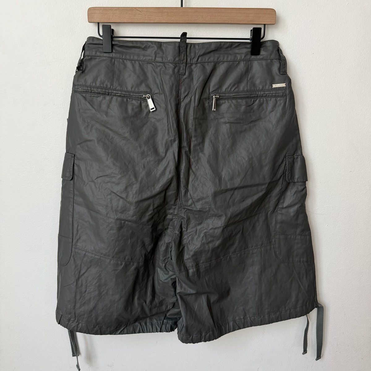 Dsquared2 Dsquared2 gray cargo shorts size 48/32 Size US 32 / EU 48 - 6 Thumbnail