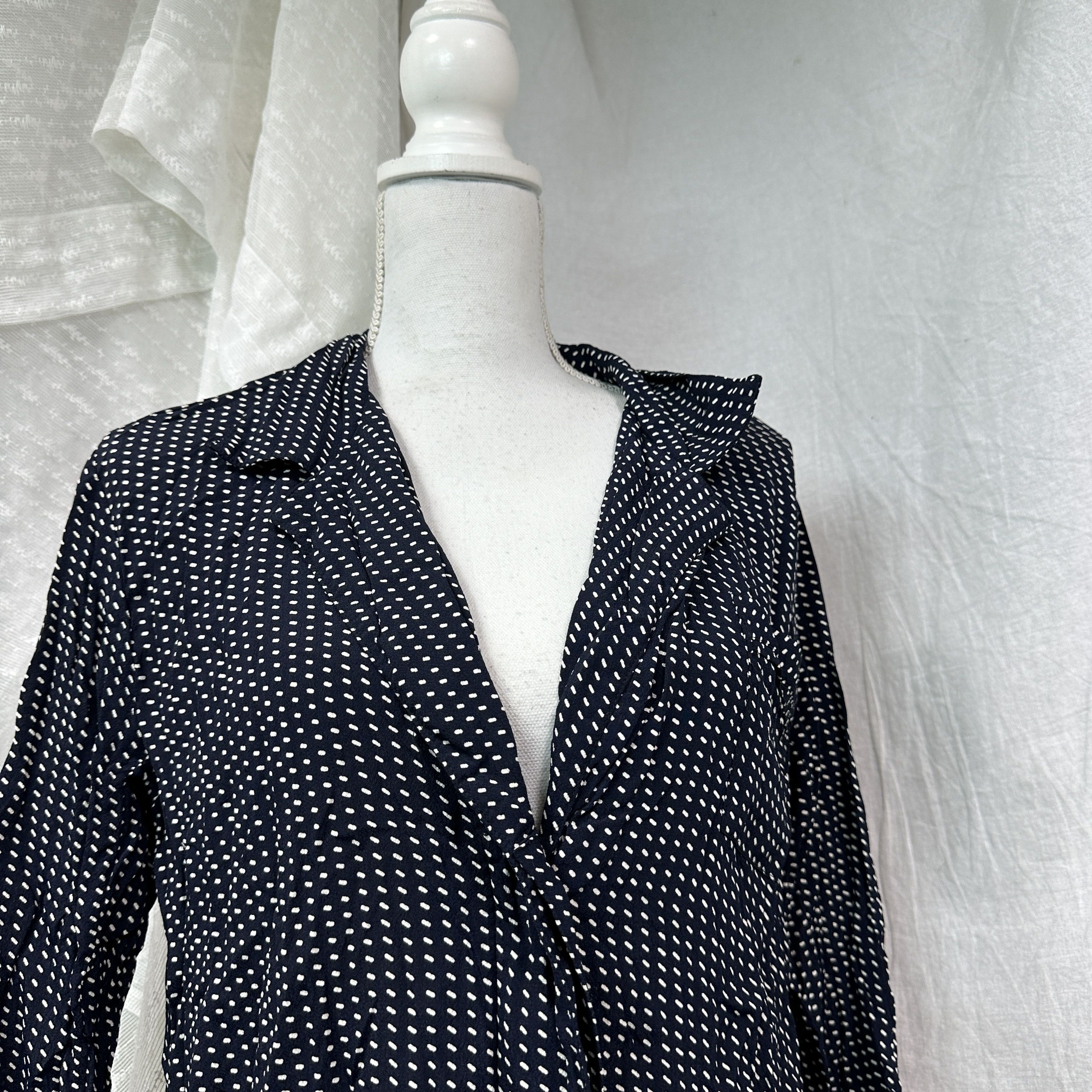 Vintage Vintage Avant Garde Viscose Elegant Nue Notes Shirt 00s Size L / US 10 / IT 46 - 7 Thumbnail
