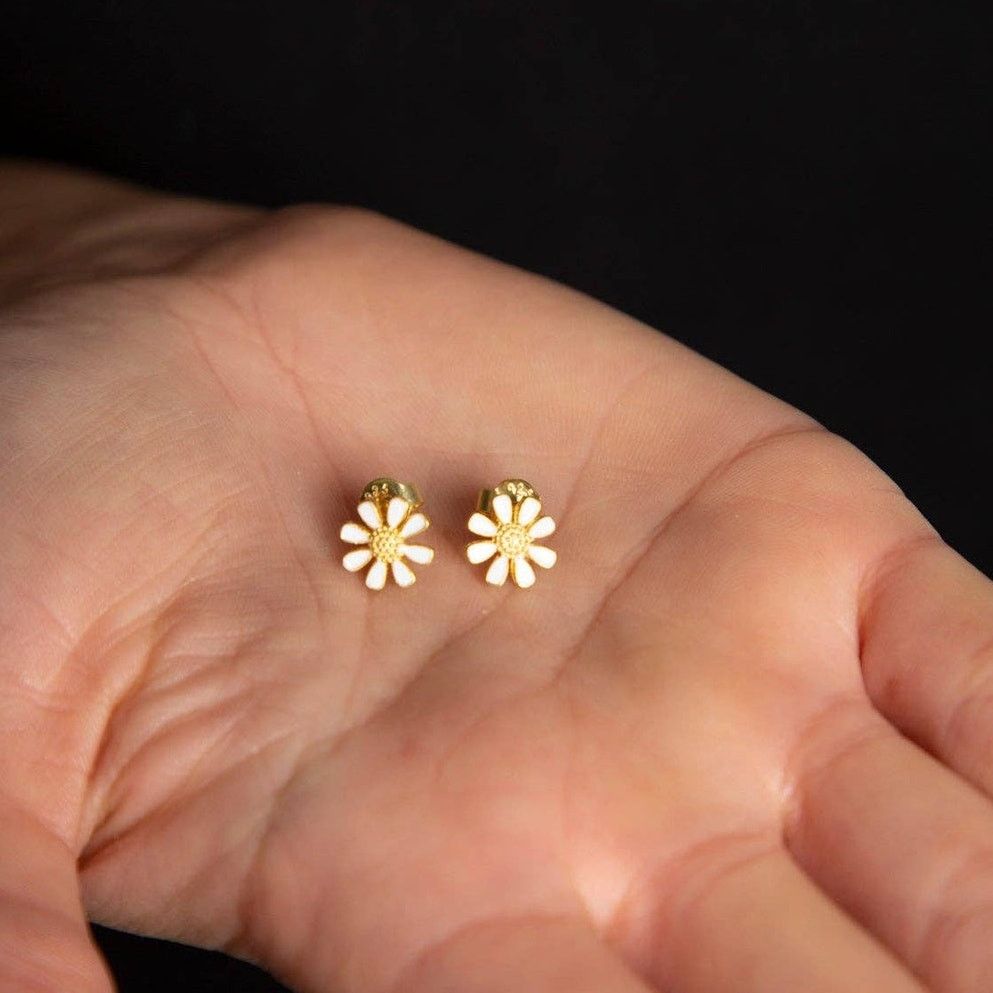 Other 925 Sterling Silver Daisy Earrings - Floral Studs Size ONE SIZE - 3 Thumbnail