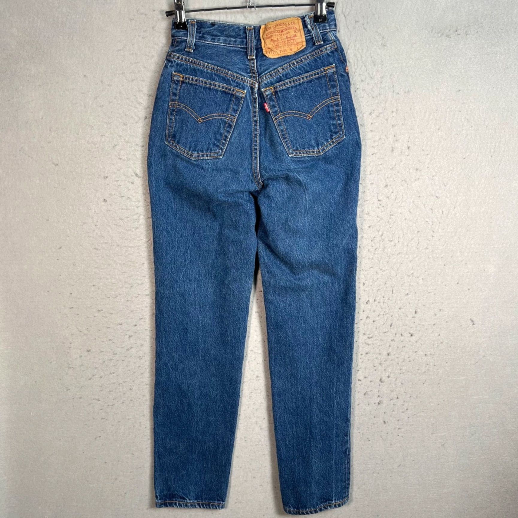 Levi's VINTAGE Levis Womens Size 1 High-Waisted Blue Denim Jeans Measures 22 x 29 Size 25" / US 0 / IT 36 - 2 Thumbnail