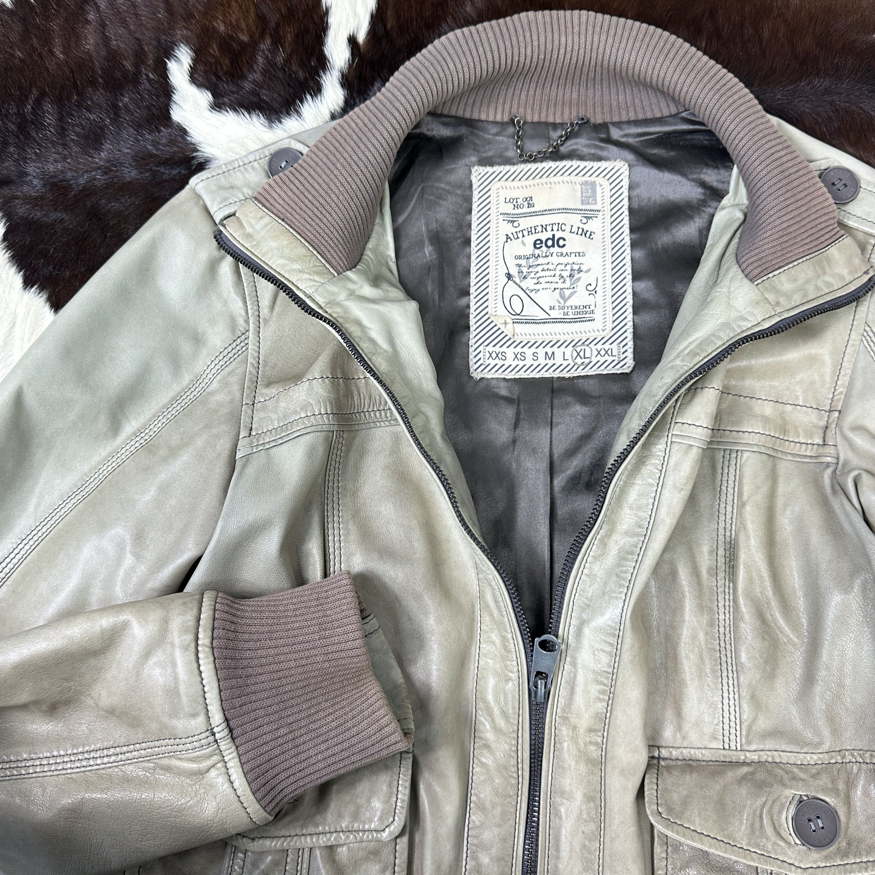 Vintage Vintage Leather Distressed Faded Cropped Jacket Size US S / EU 44-46 / 1 - 8 Thumbnail