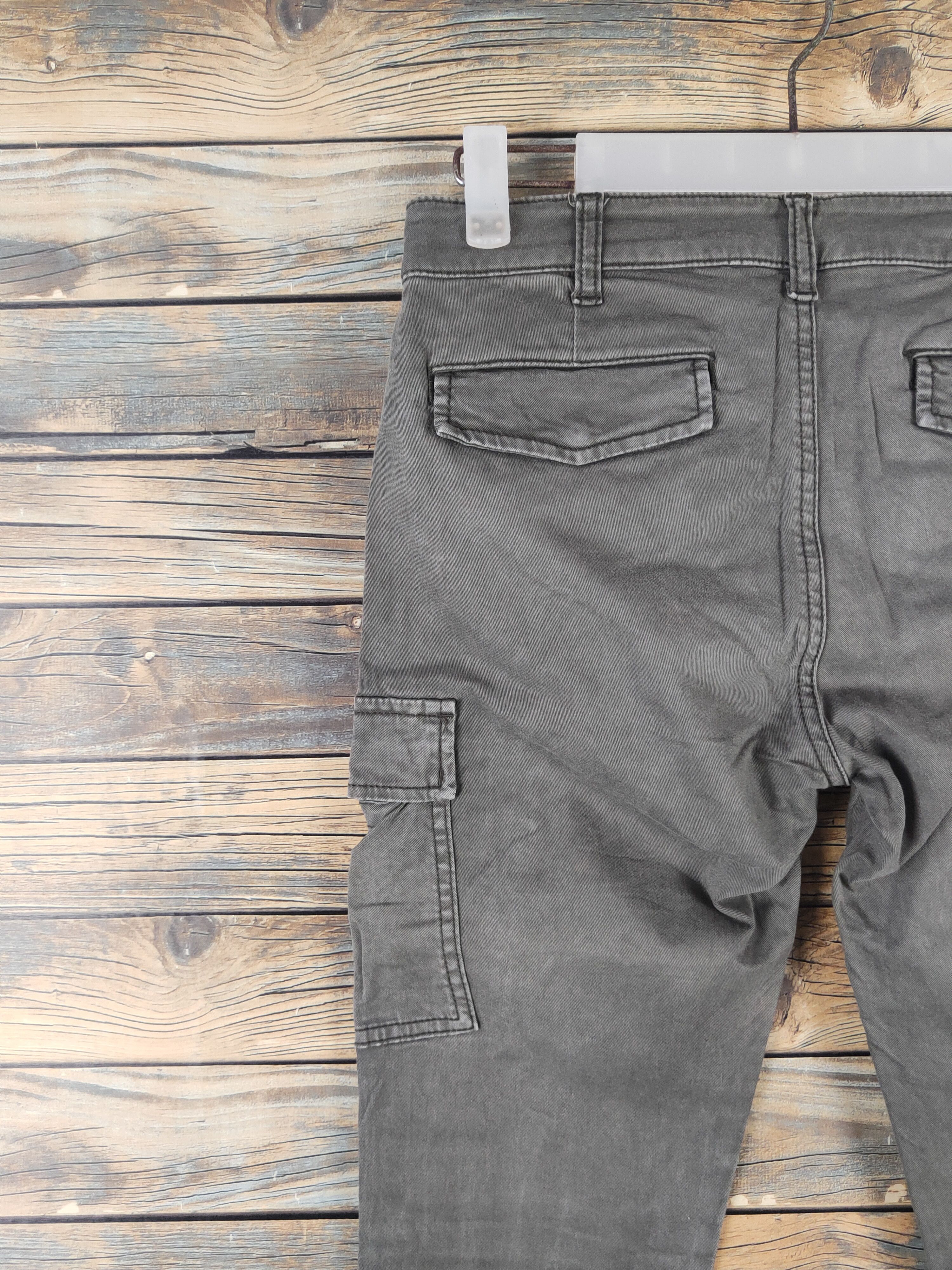 Japanese Brand DL Uniqlo Dark Olive Multipocket Cargo Pants #2146 Size 27" / US 4 / IT 40 - 8 Thumbnail