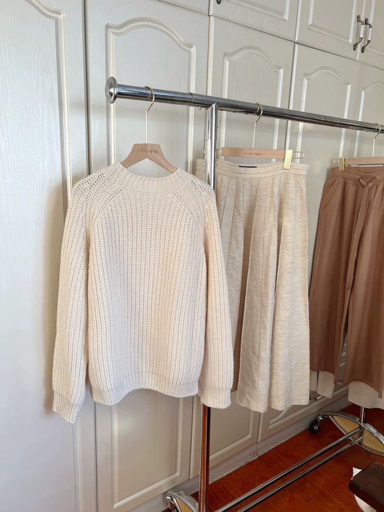 Loro Piana LORO PIANA Cashmere sweater + linen pleated skirt Size M / US 6-8 / IT 42-44 - 1 Thumbnail