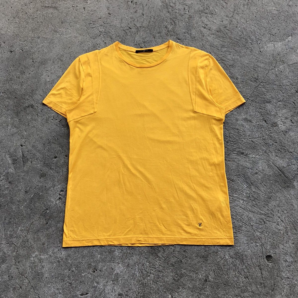 Louis Vuitton Louis Vuitton Small Metal Pendant Shirt Size L / US 10 / IT 46 - 1 Thumbnail