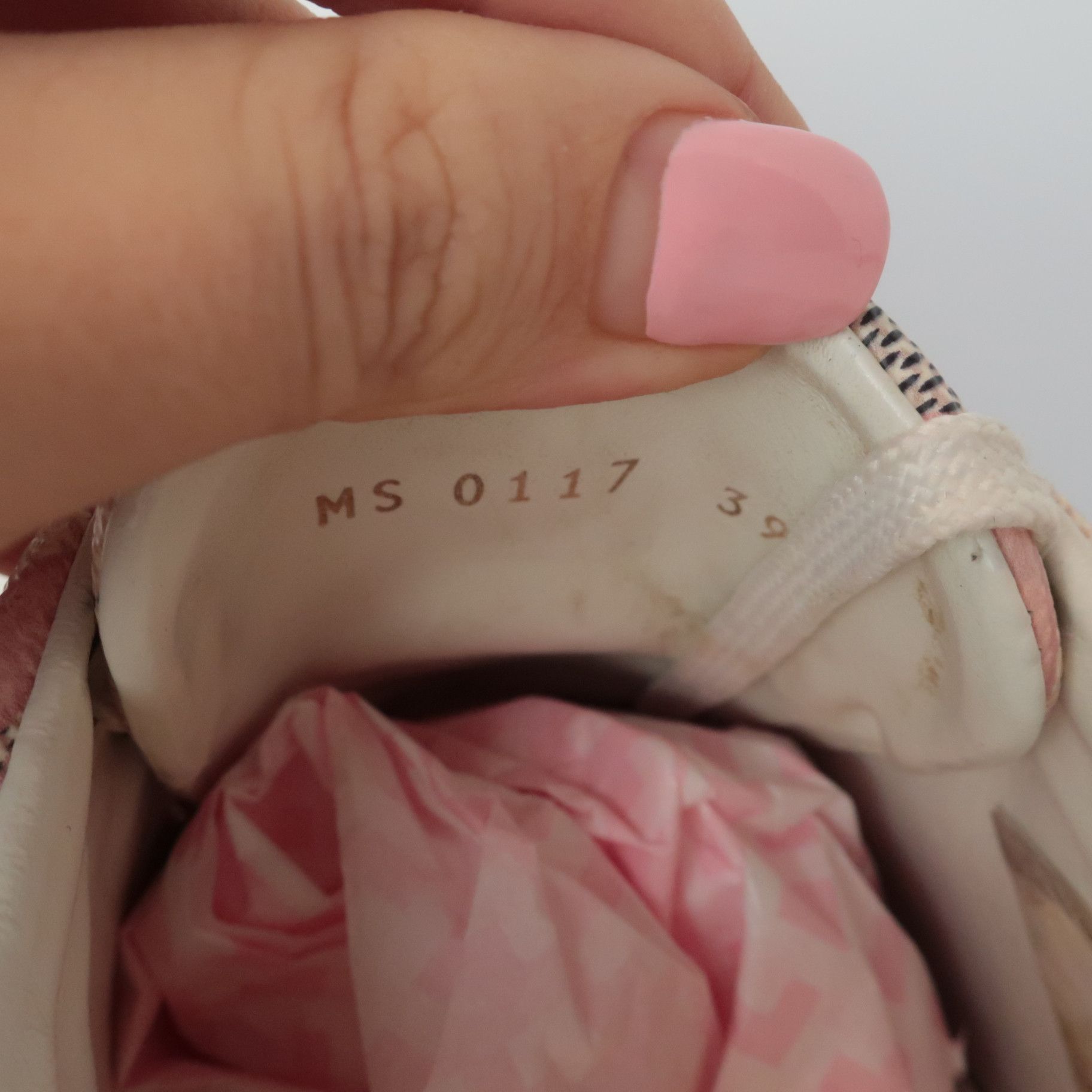 Louis Vuitton Louis Vuitton Tahitienne Pink Flower Sneakers Size US 9 / IT 39 - 18 Thumbnail