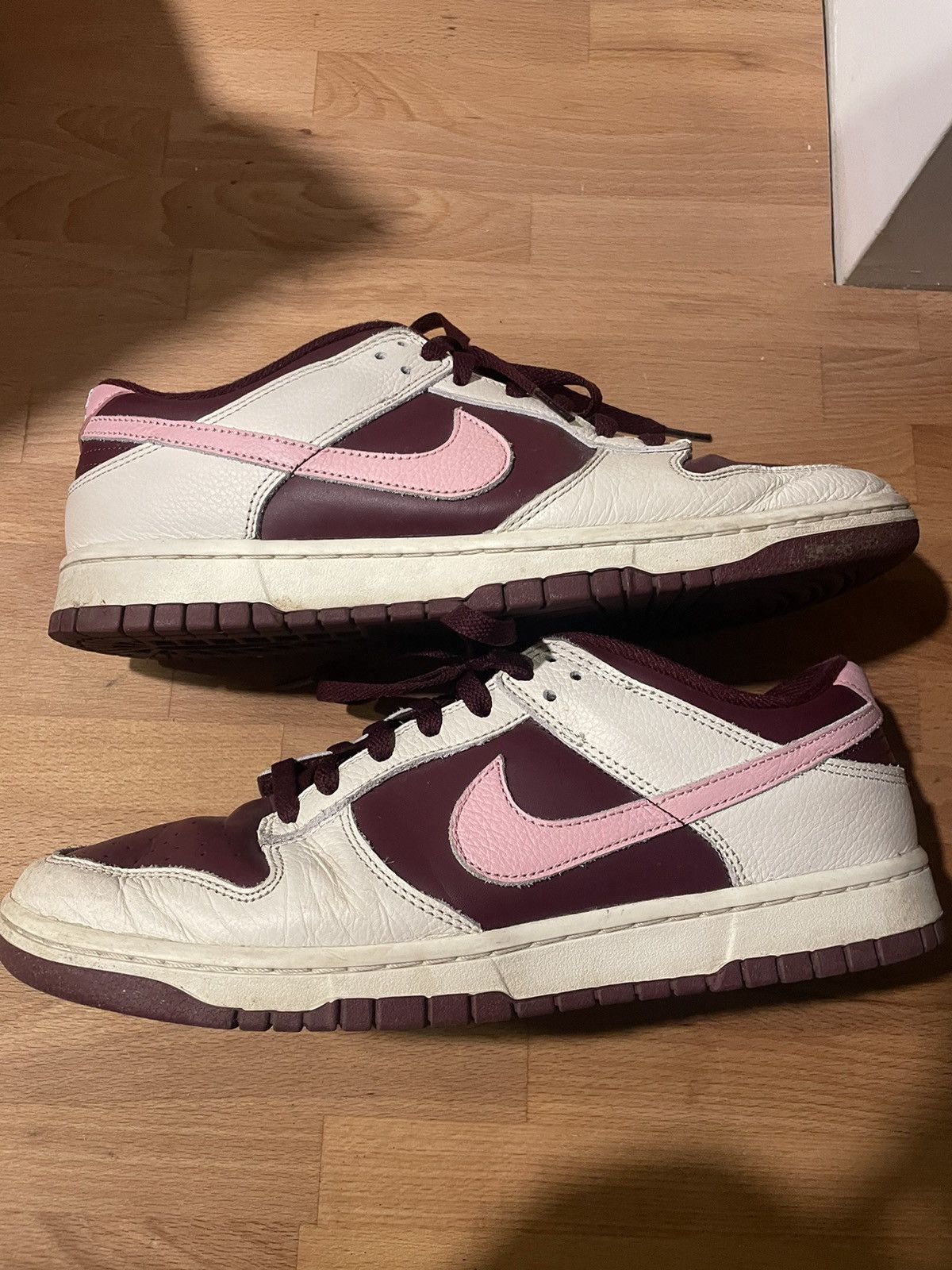 Nike Nike Valentines Day Dunks Size US 11 / EU 44 - 2 Thumbnail